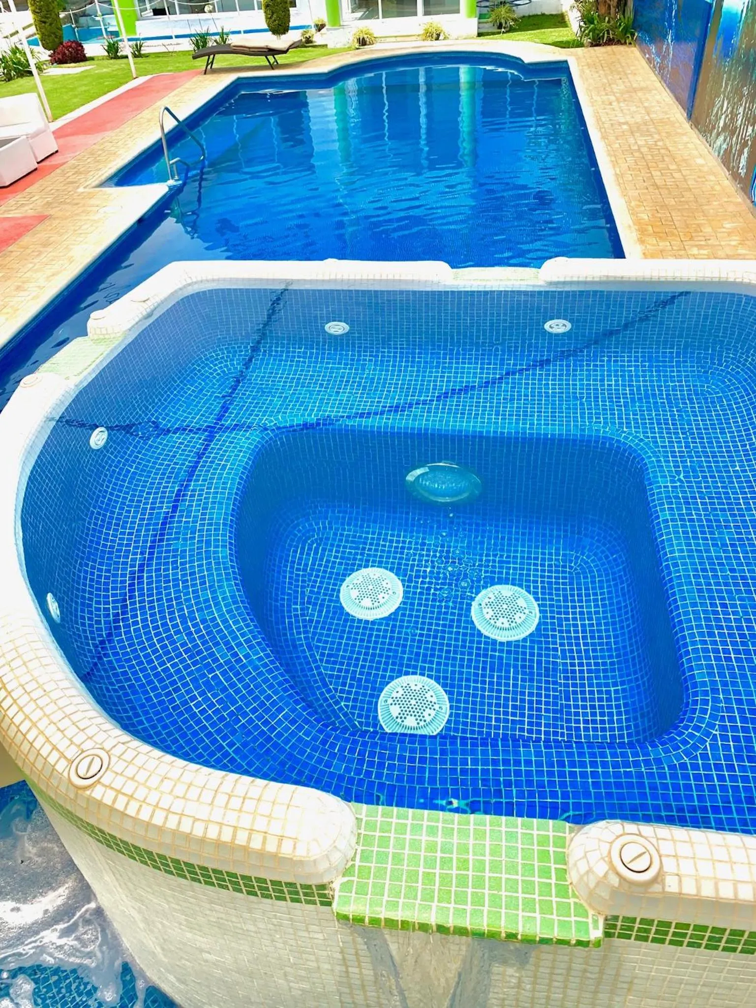 Hot Tub in Hotel Maragreens