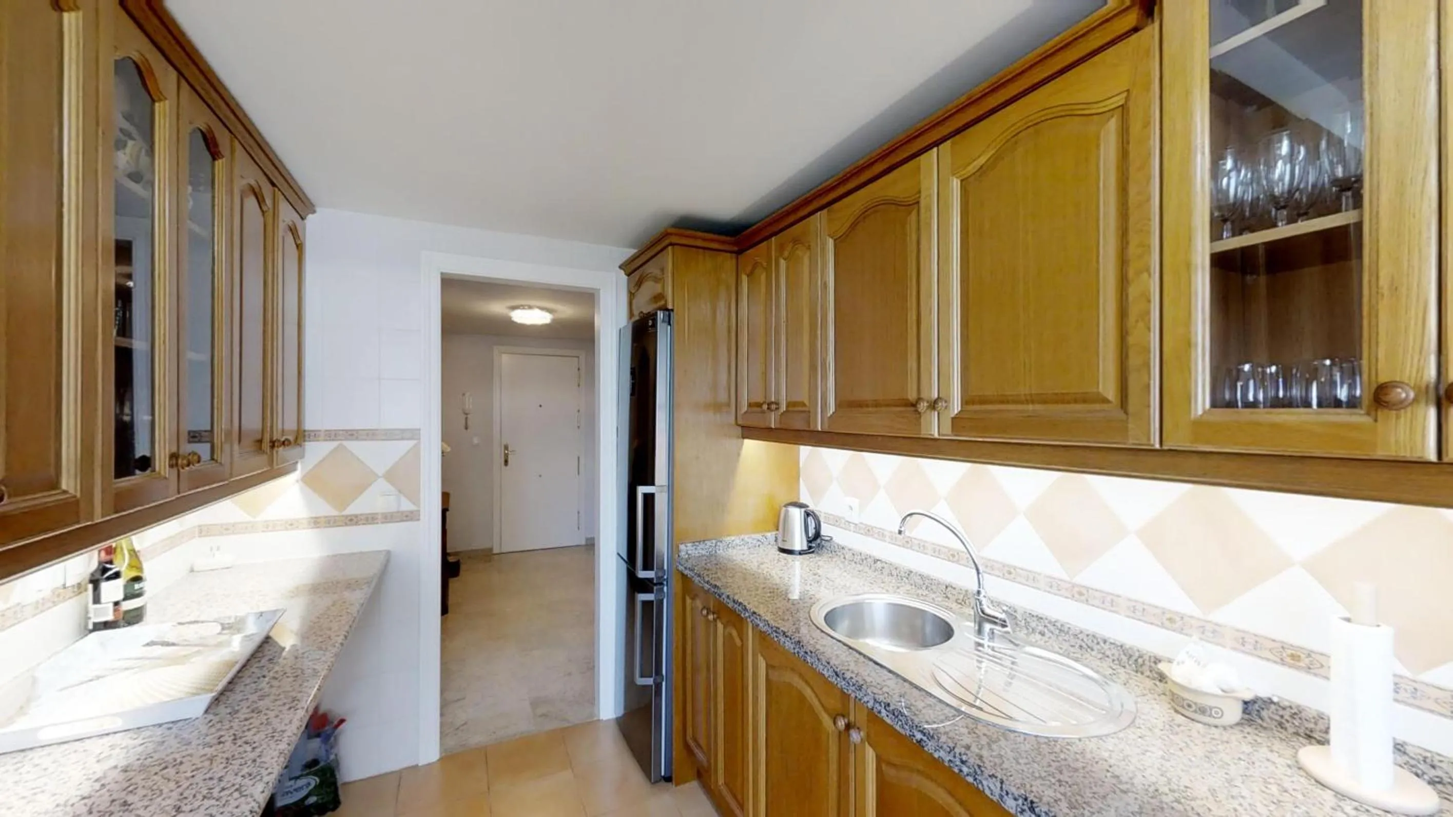 Kitchen or kitchenette in Very nice family apartment, direct pool access