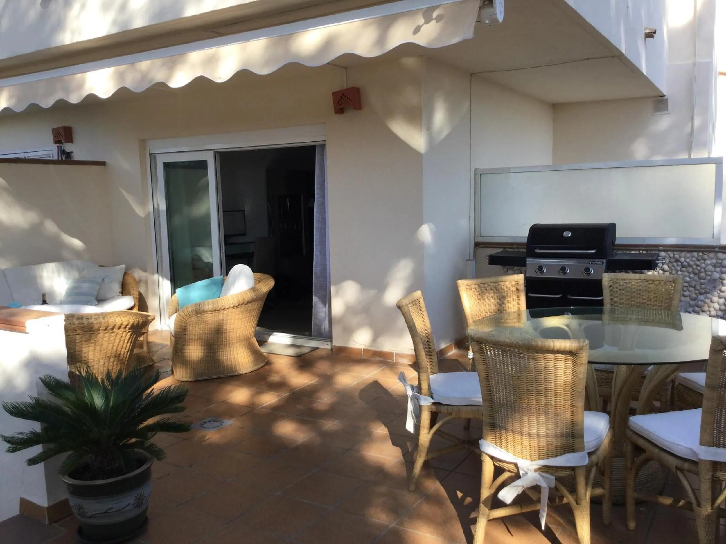 BBQ facilities in Very nice family apartment, direct pool access