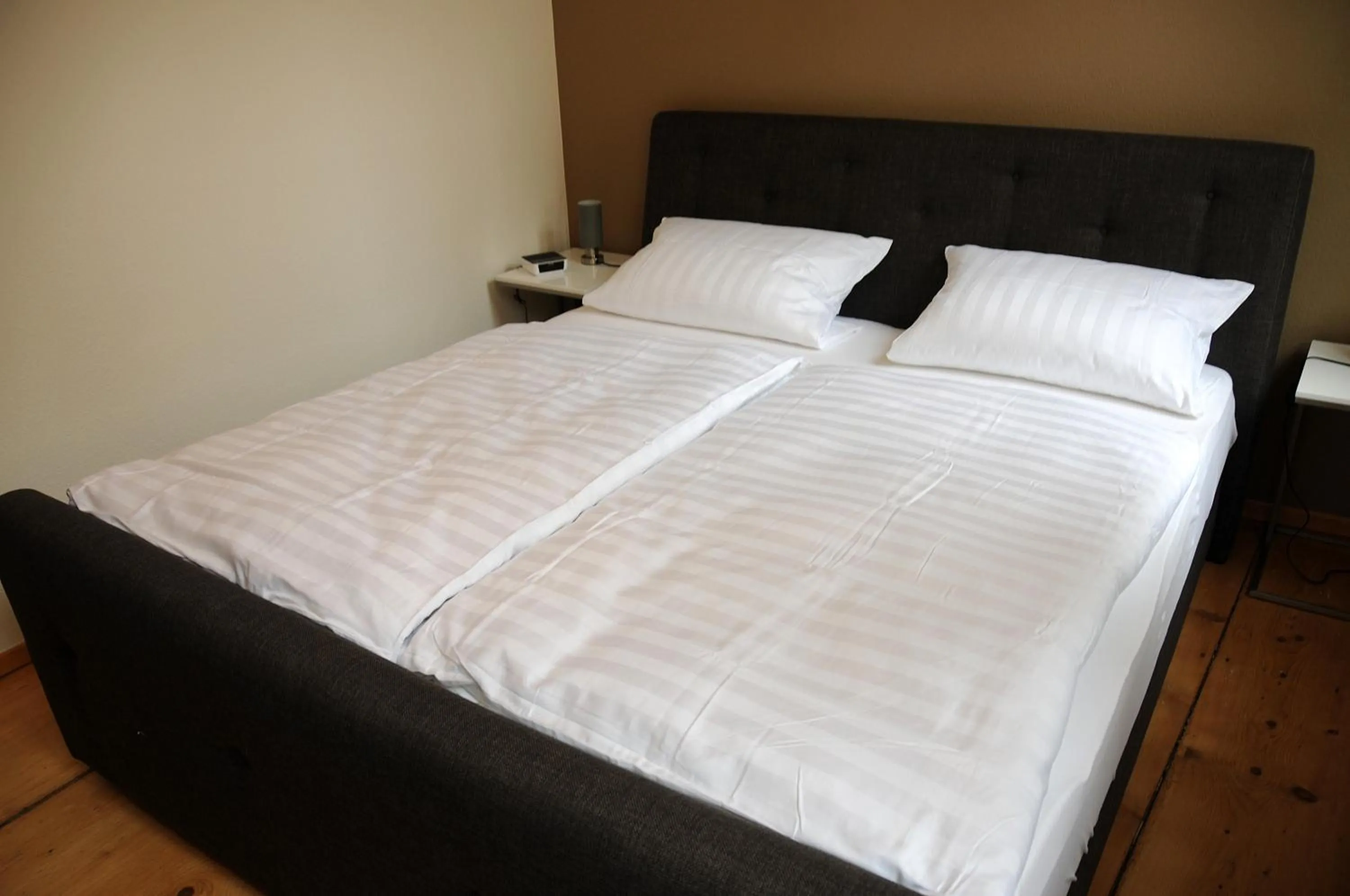 Bed in Apartments am Brunnen