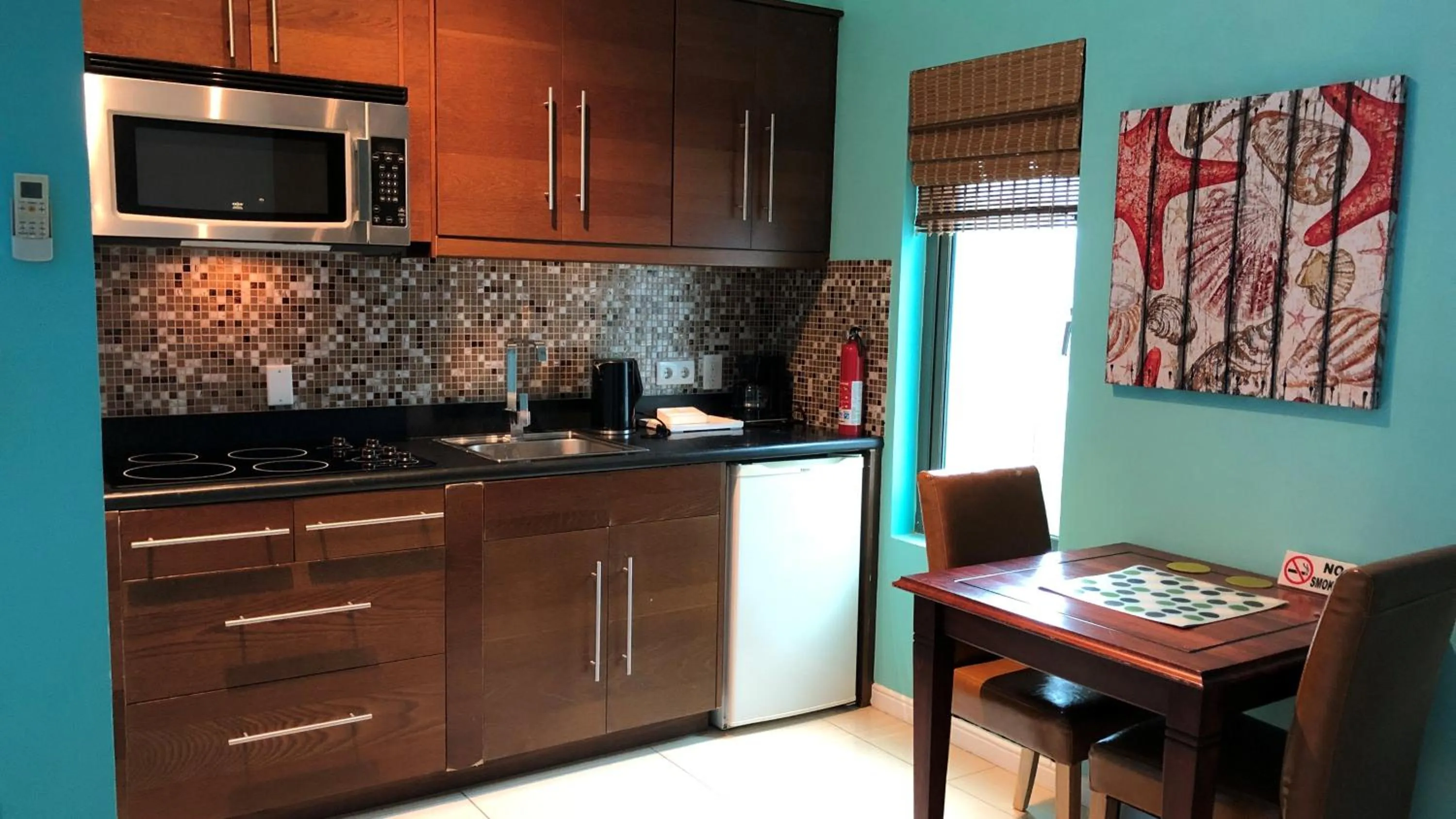 Kitchen or kitchenette in Quints Travelers Inn
