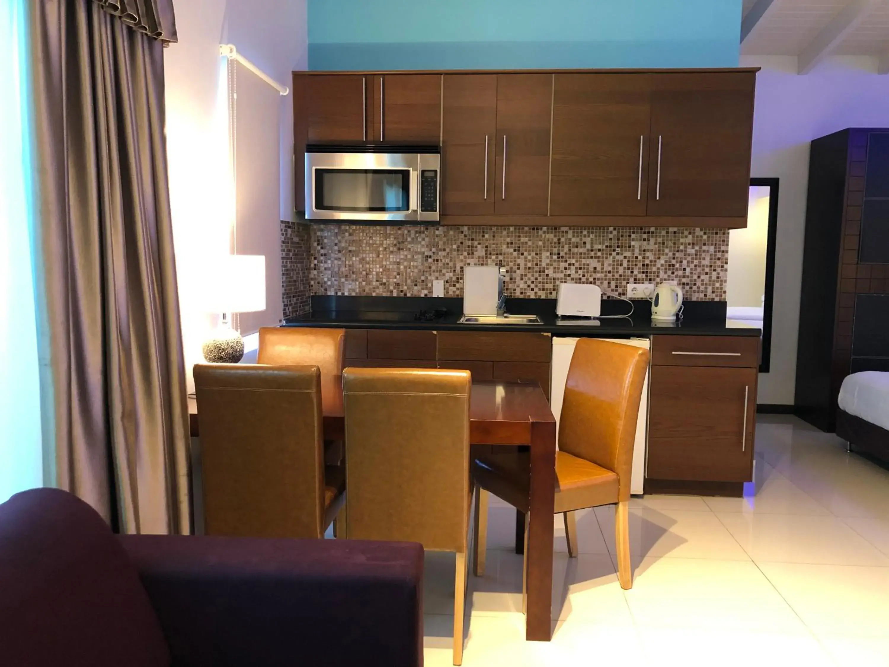 Deluxe King Studio in Quints Travelers Inn Deluxe King Studio in Quints Travelers Inn