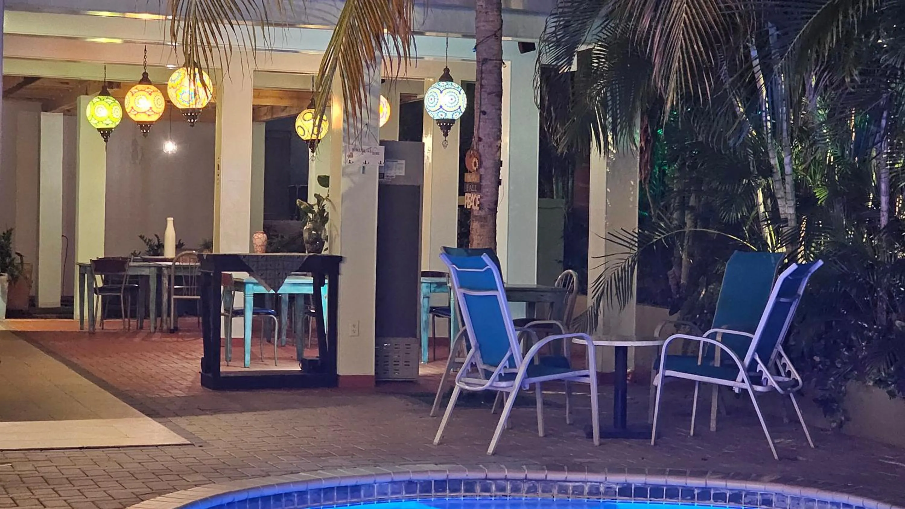 Patio in Quints Travelers Inn