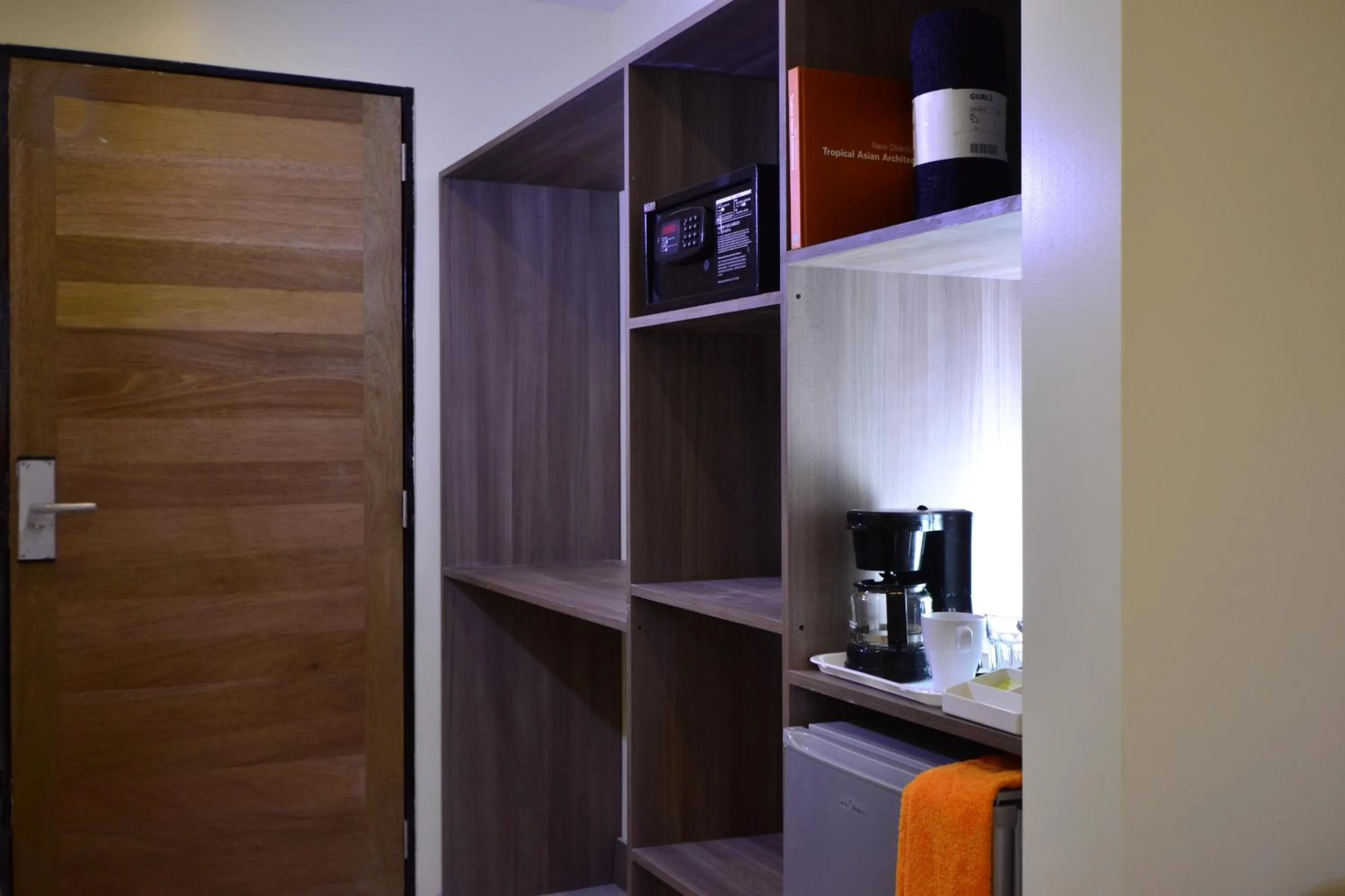 Coffee/tea facilities in Quints Travelers Inn