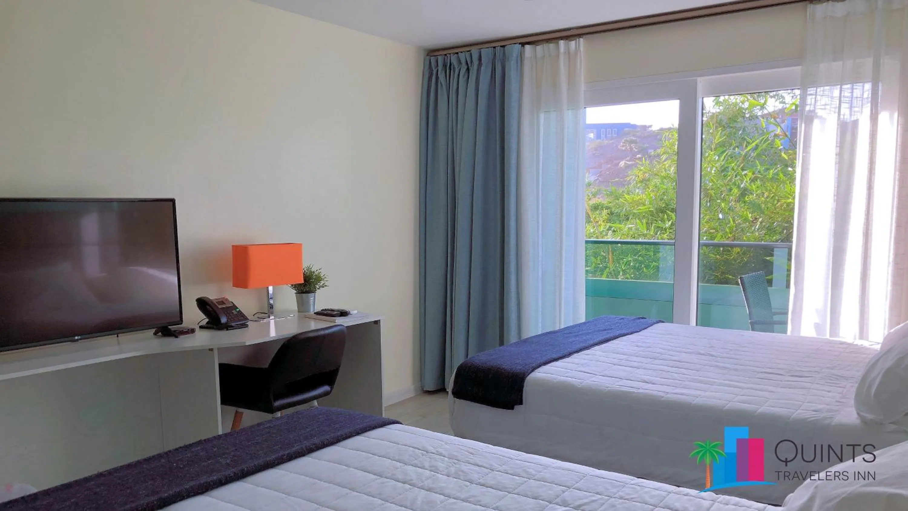 Bed in Quints Travelers Inn