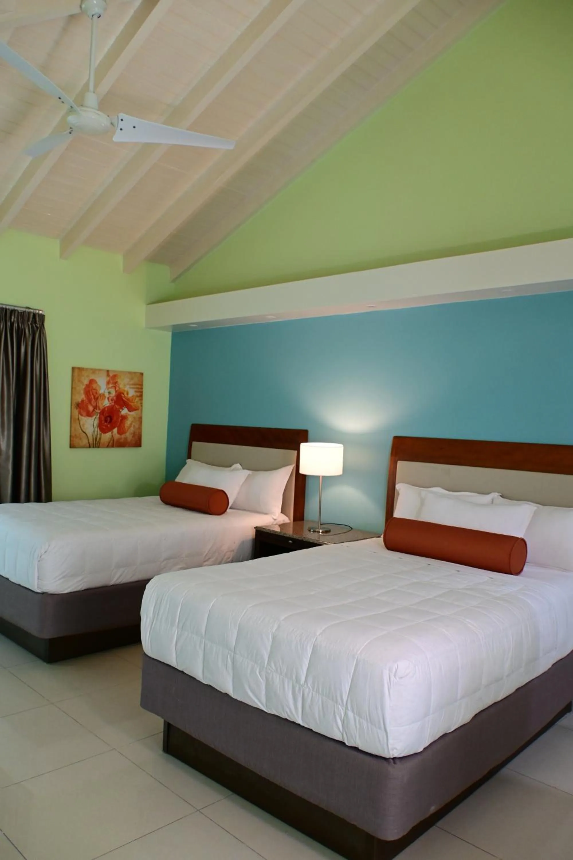 Bed in Quints Travelers Inn