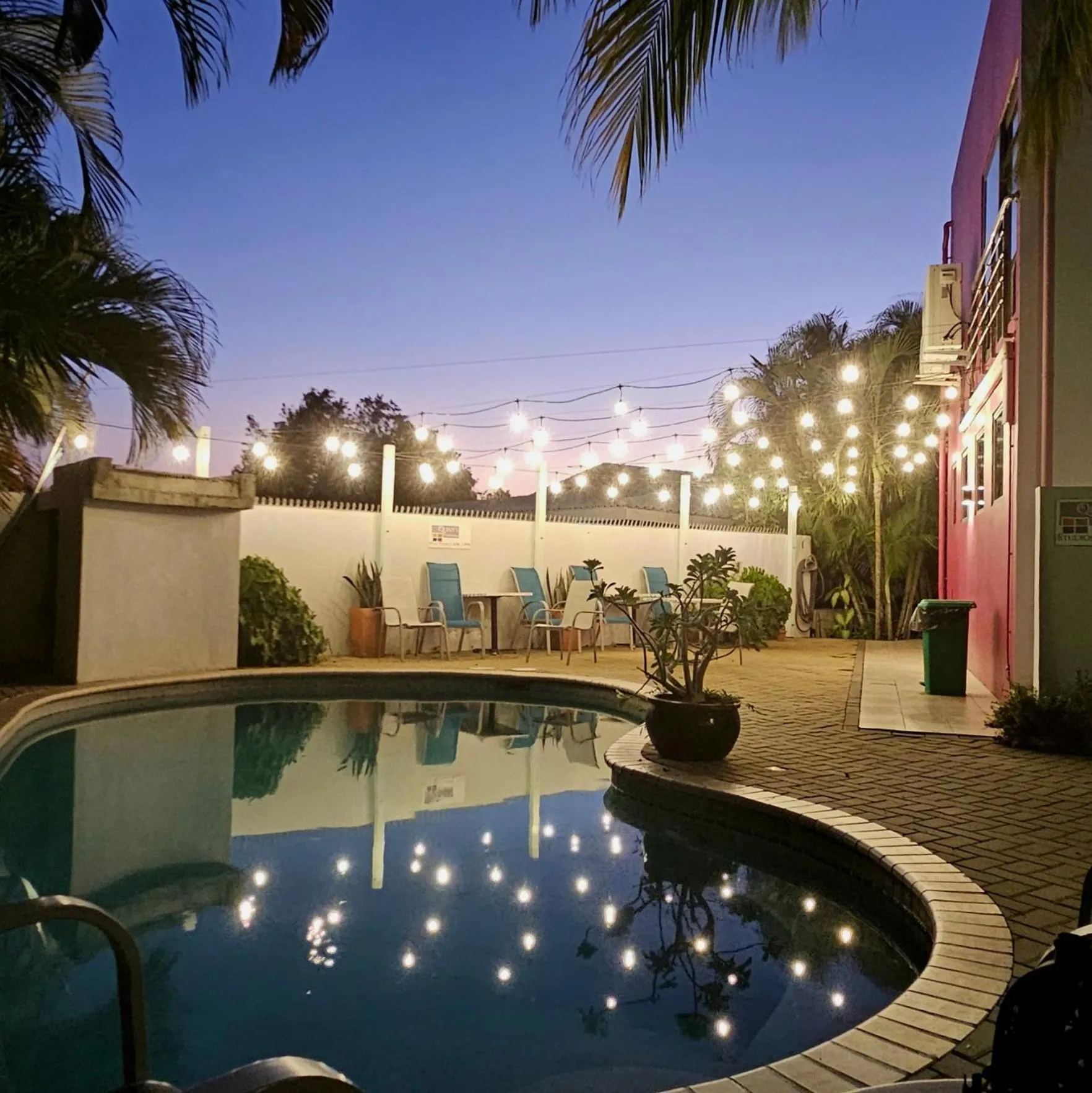 Patio in Quints Travelers Inn