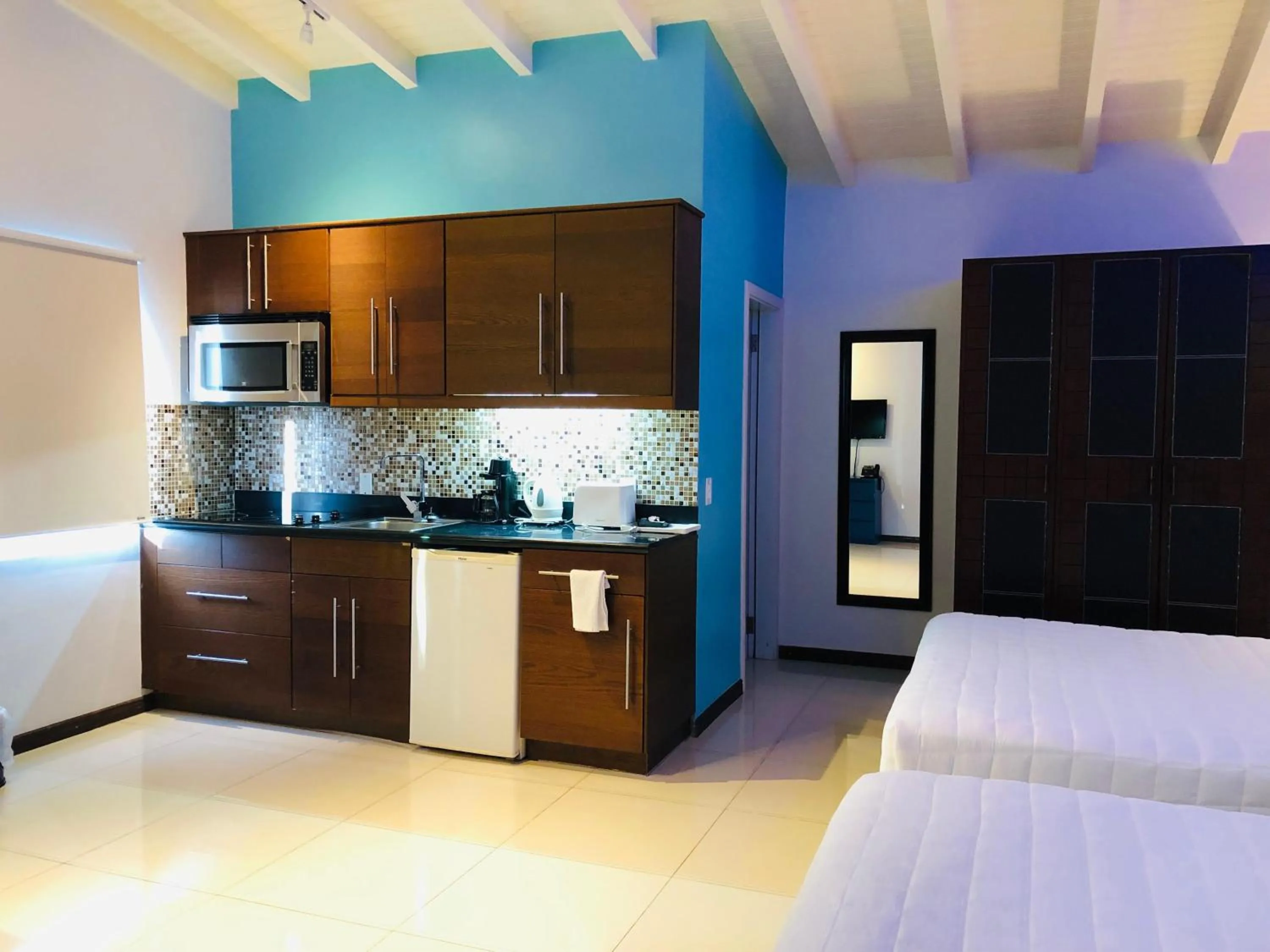 Photo of the whole room, Bed in Quints Travelers Inn