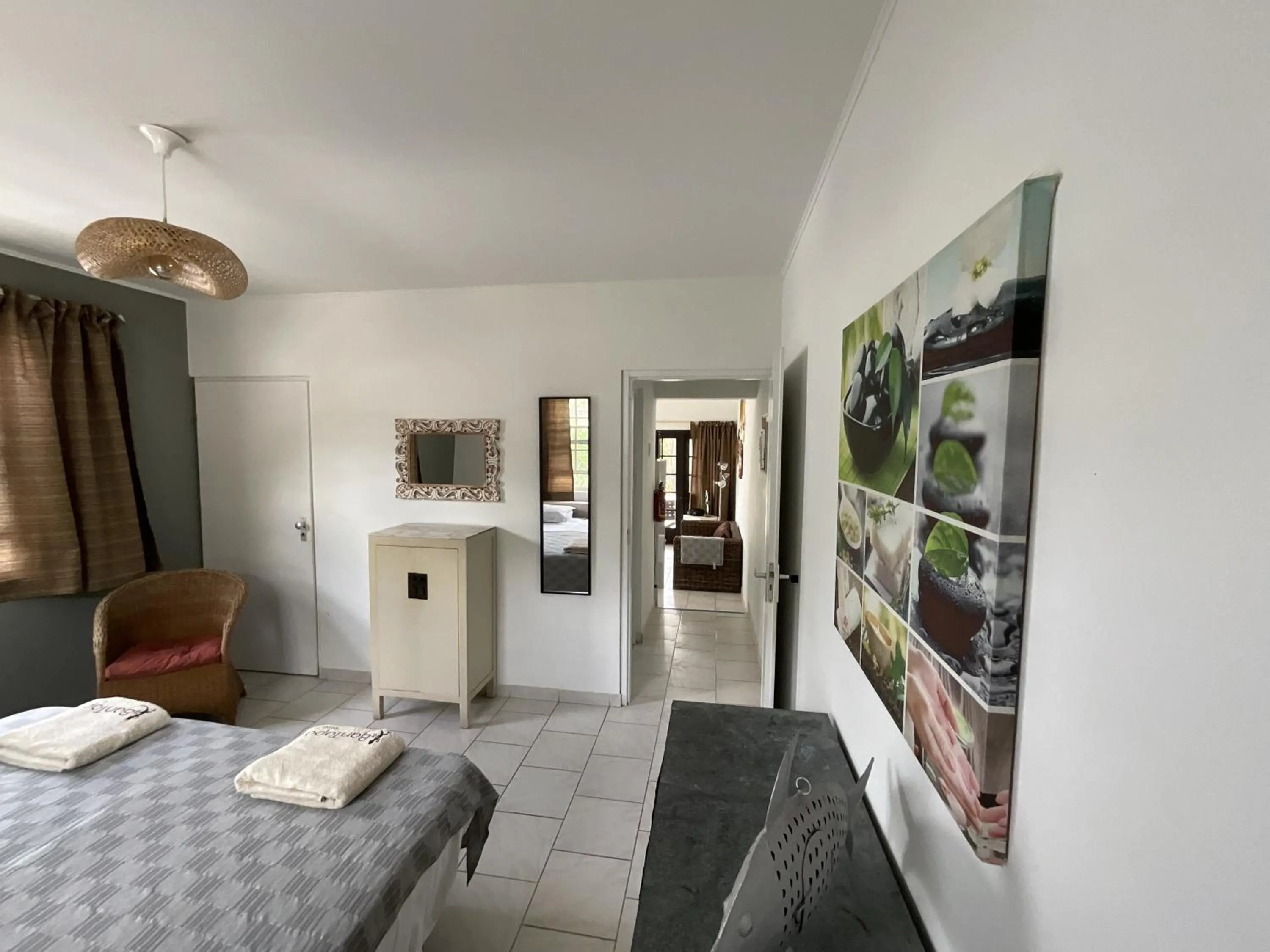 Bedroom, Bed in Bantopa Apartments
