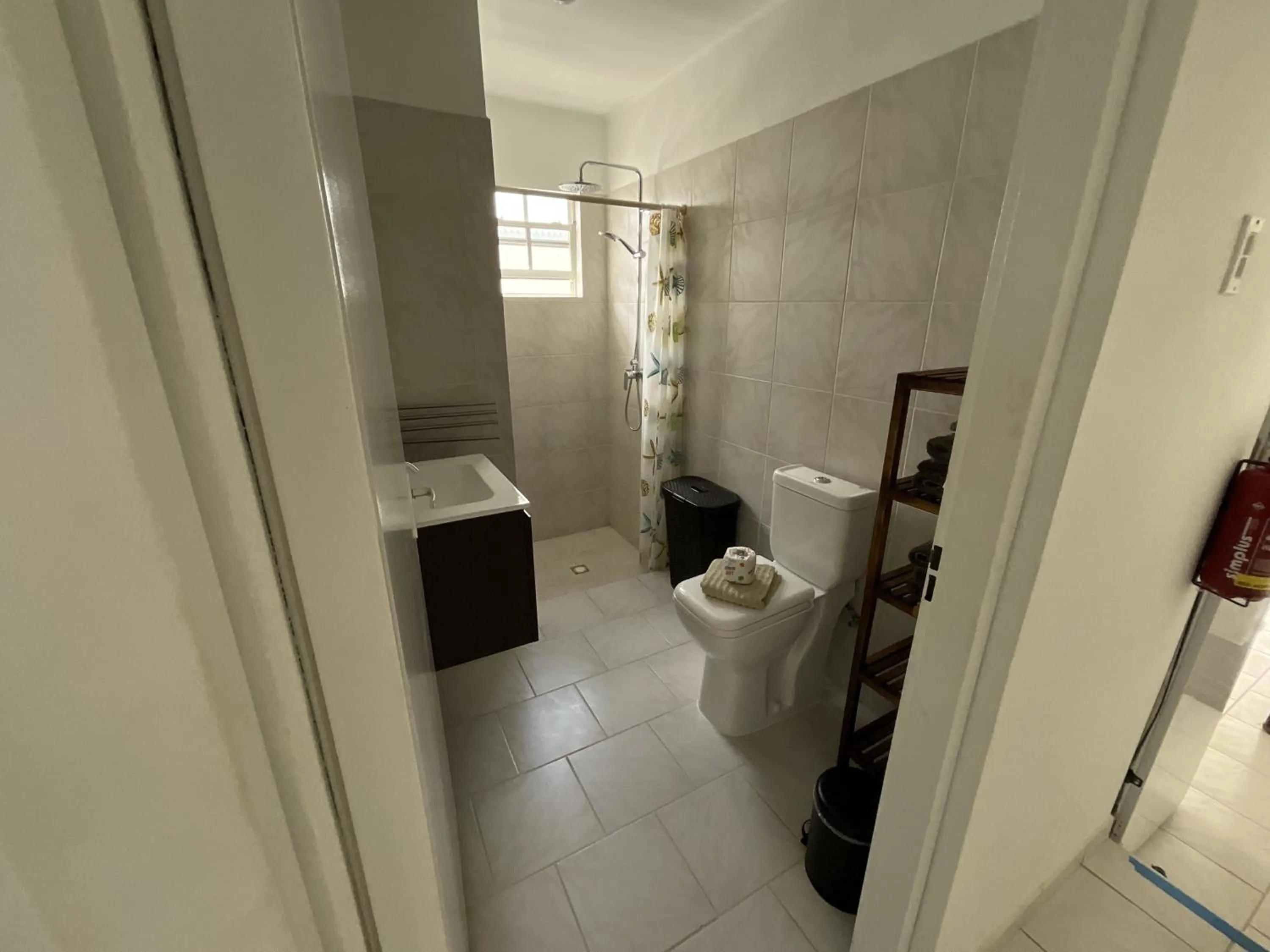 Shower in Bantopa Apartments