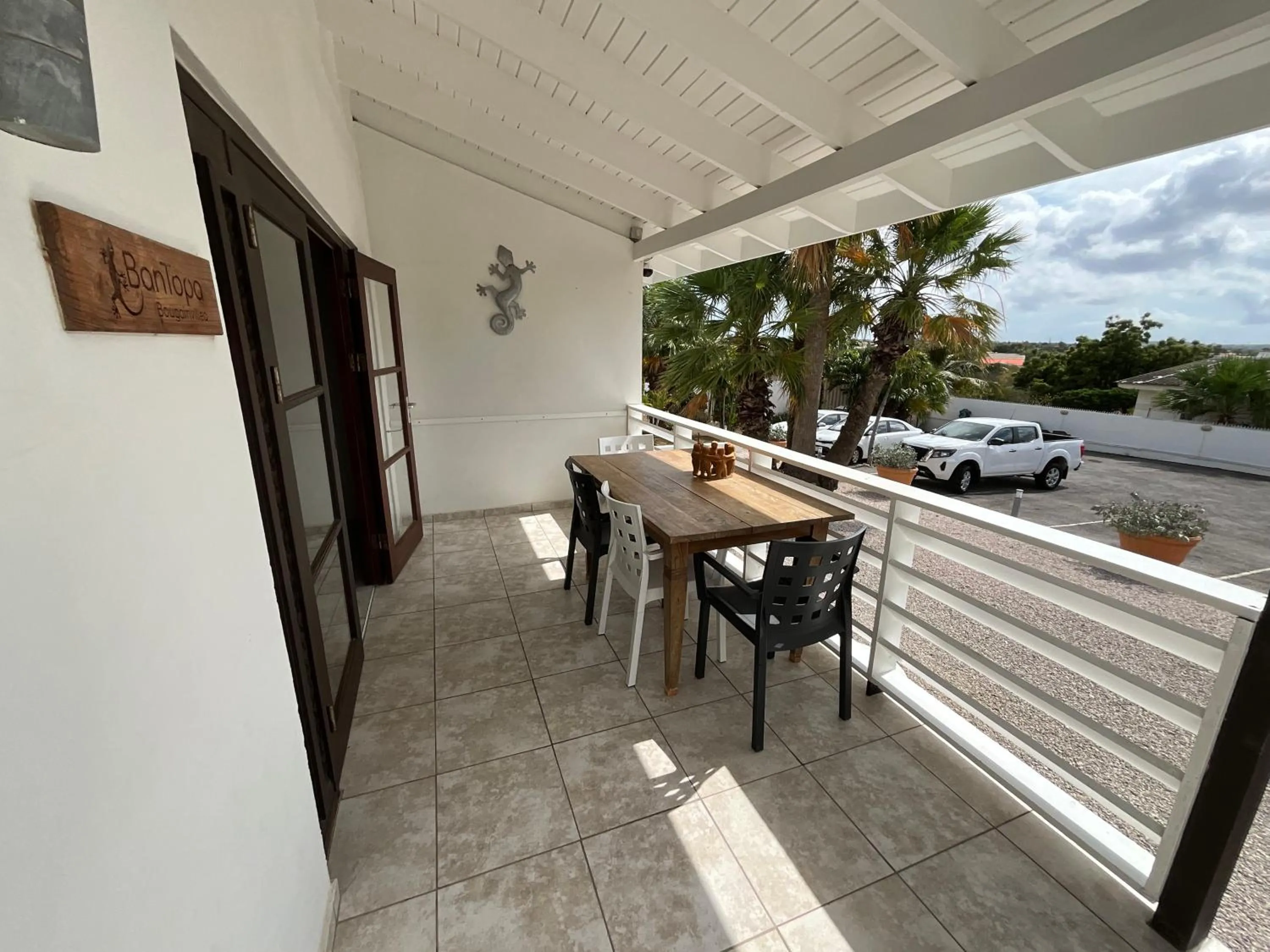 Balcony/Terrace in Bantopa Apartments