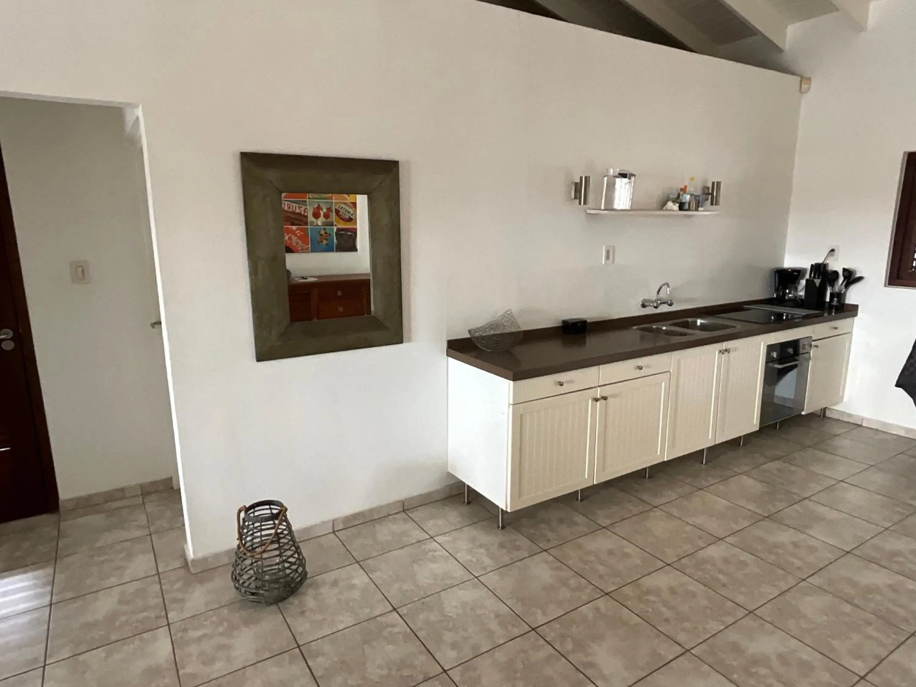 kitchen in Bantopa Apartments