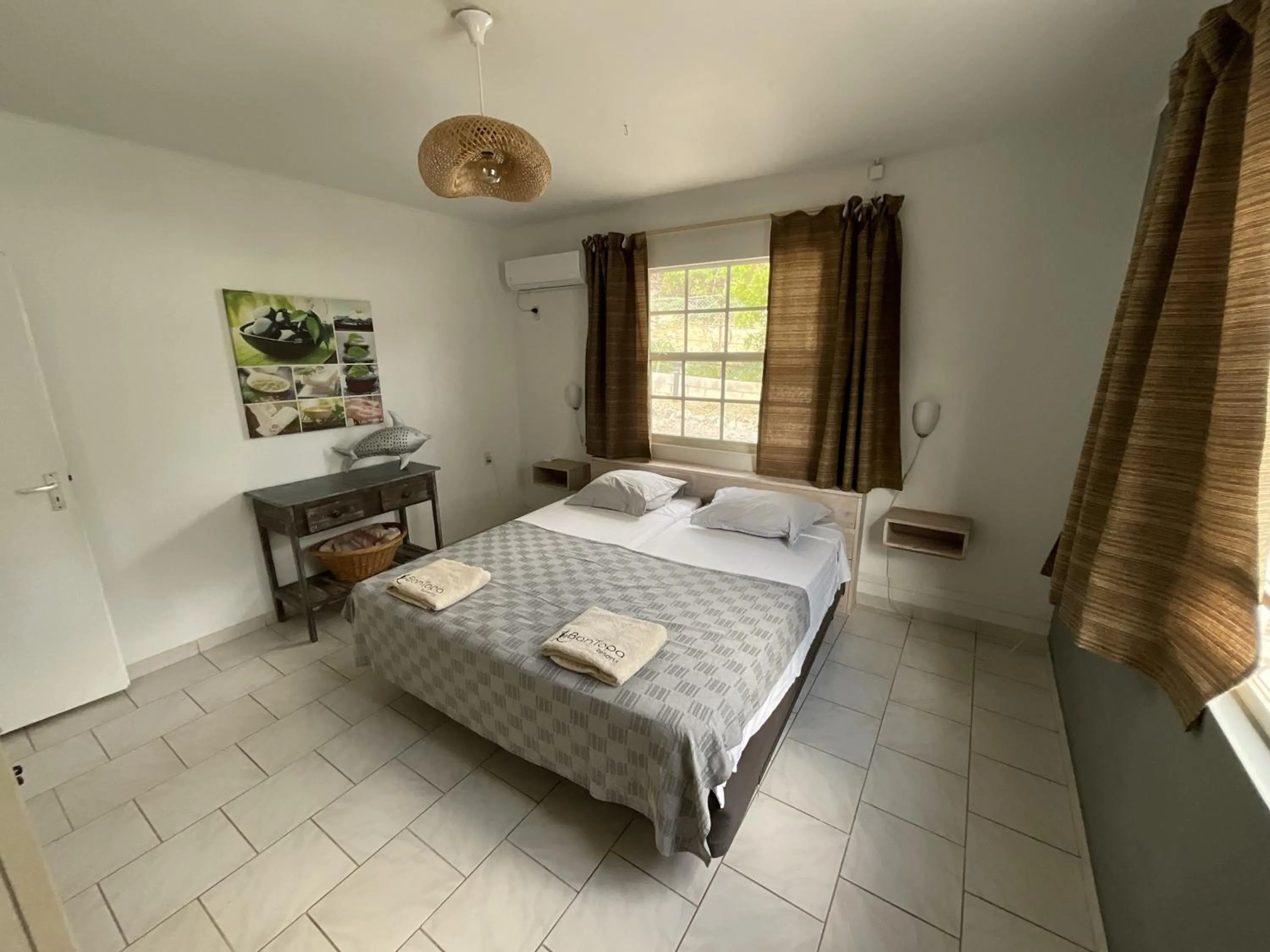 Bedroom, Bed in Bantopa Apartments