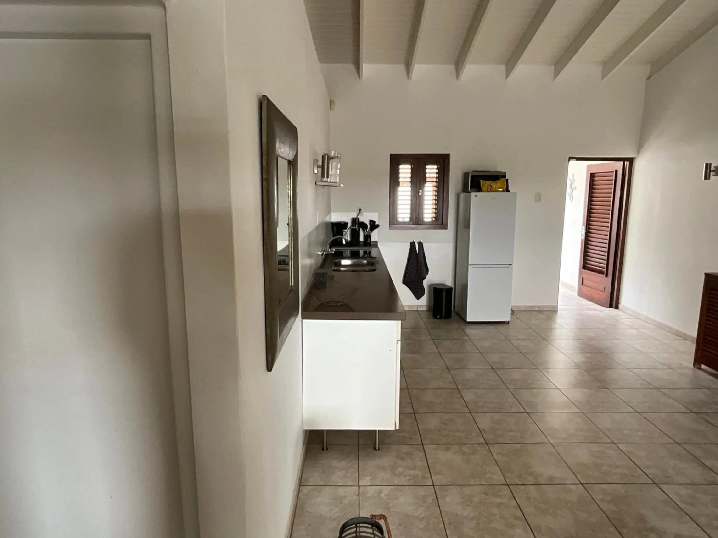 kitchen in Bantopa Apartments