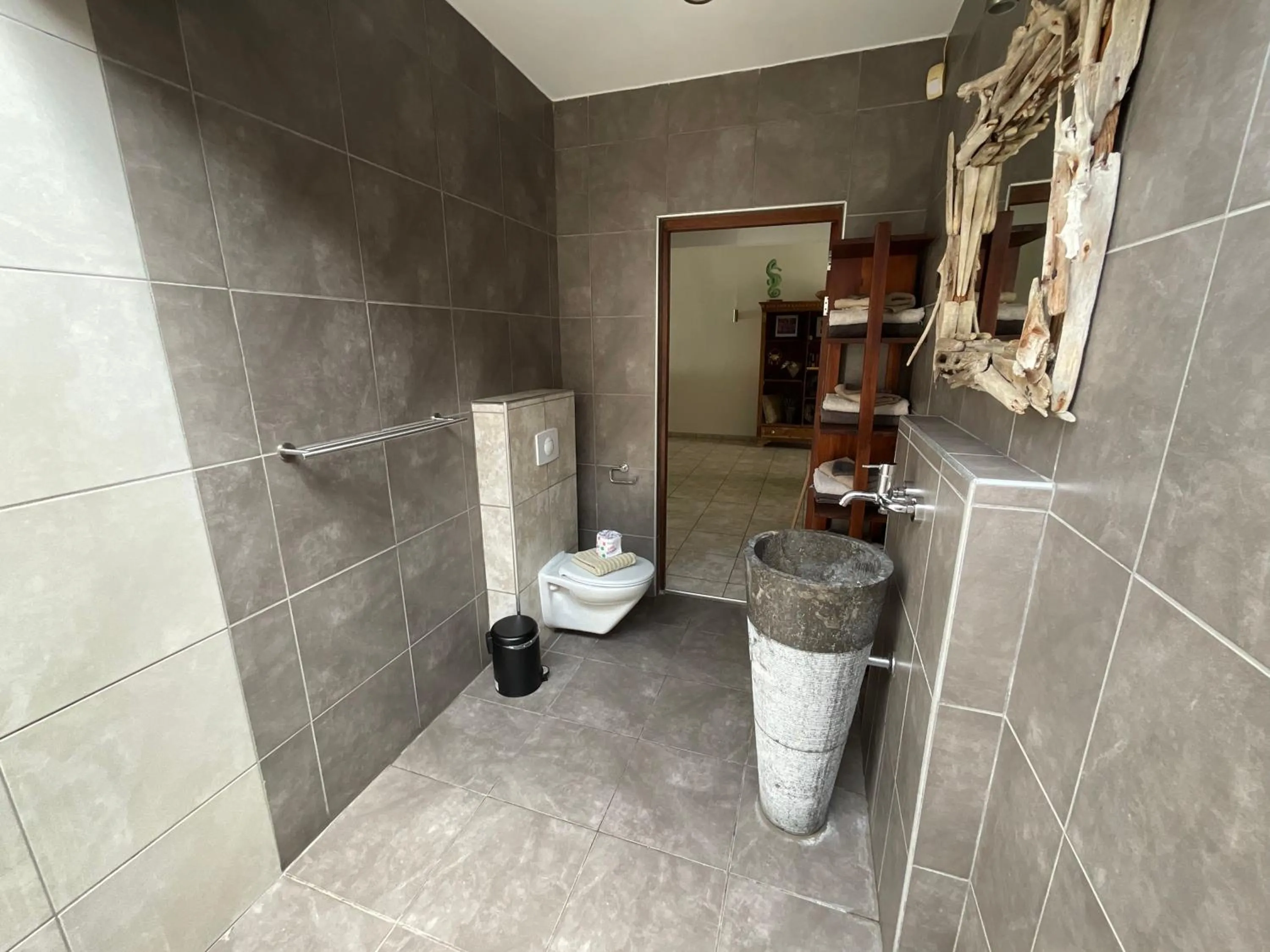 Shower in Bantopa Apartments