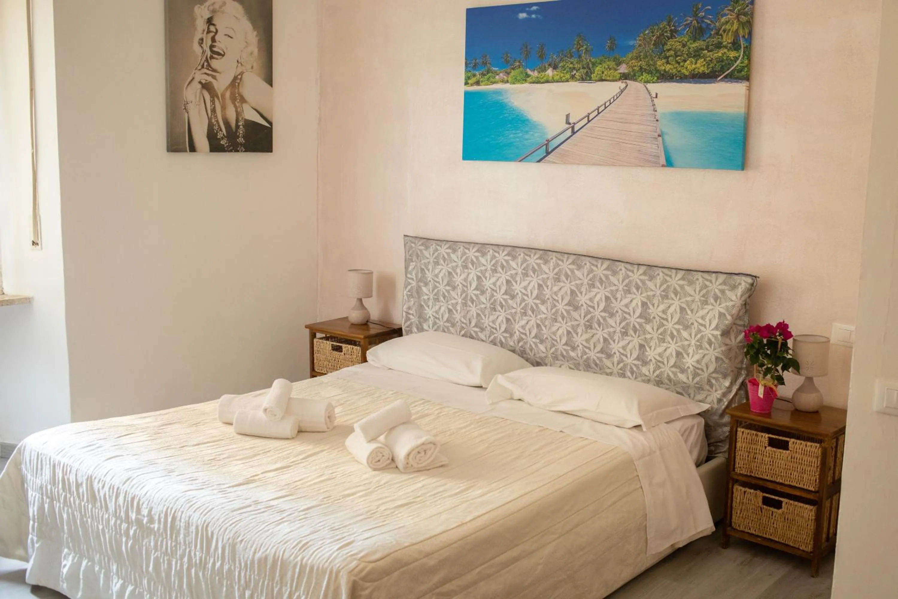 Bathroom, Bed in Hotel Ariston