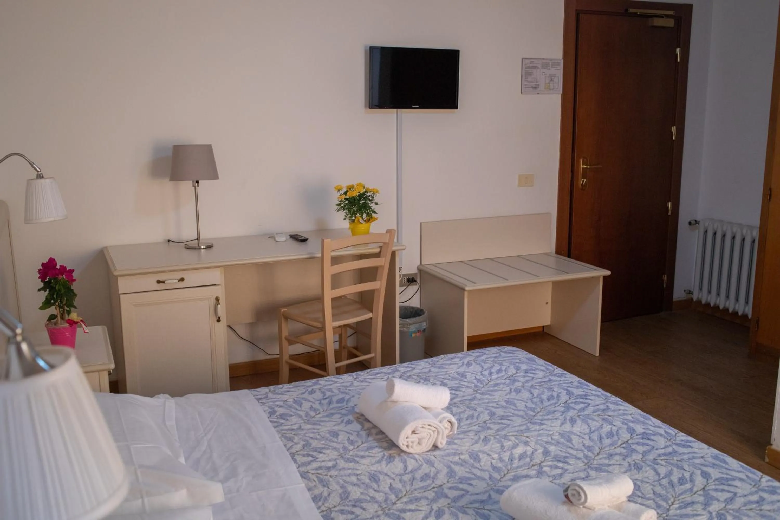 Bathroom, Bed in Hotel Ariston