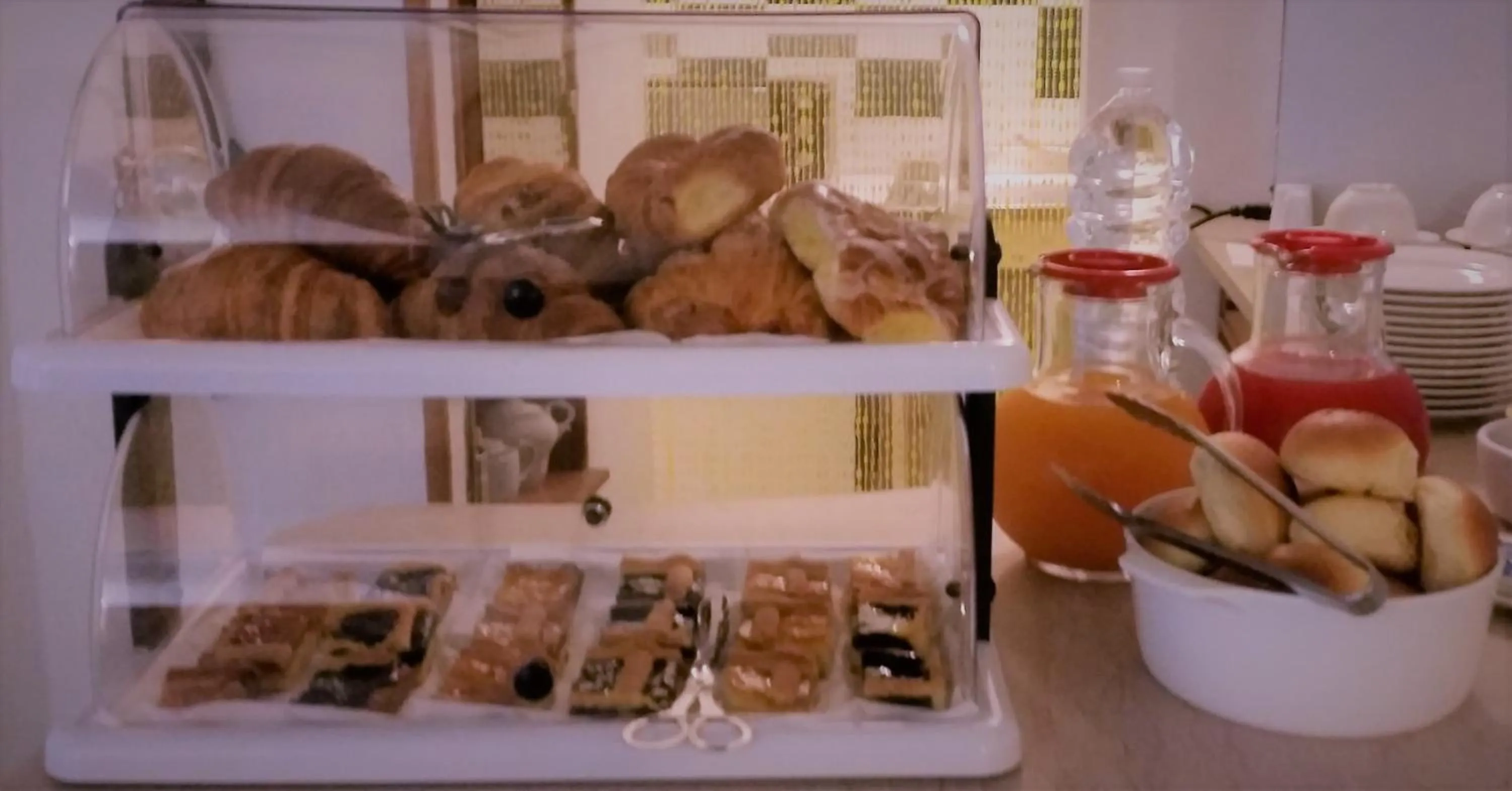 Buffet breakfast in Hotel Ariston