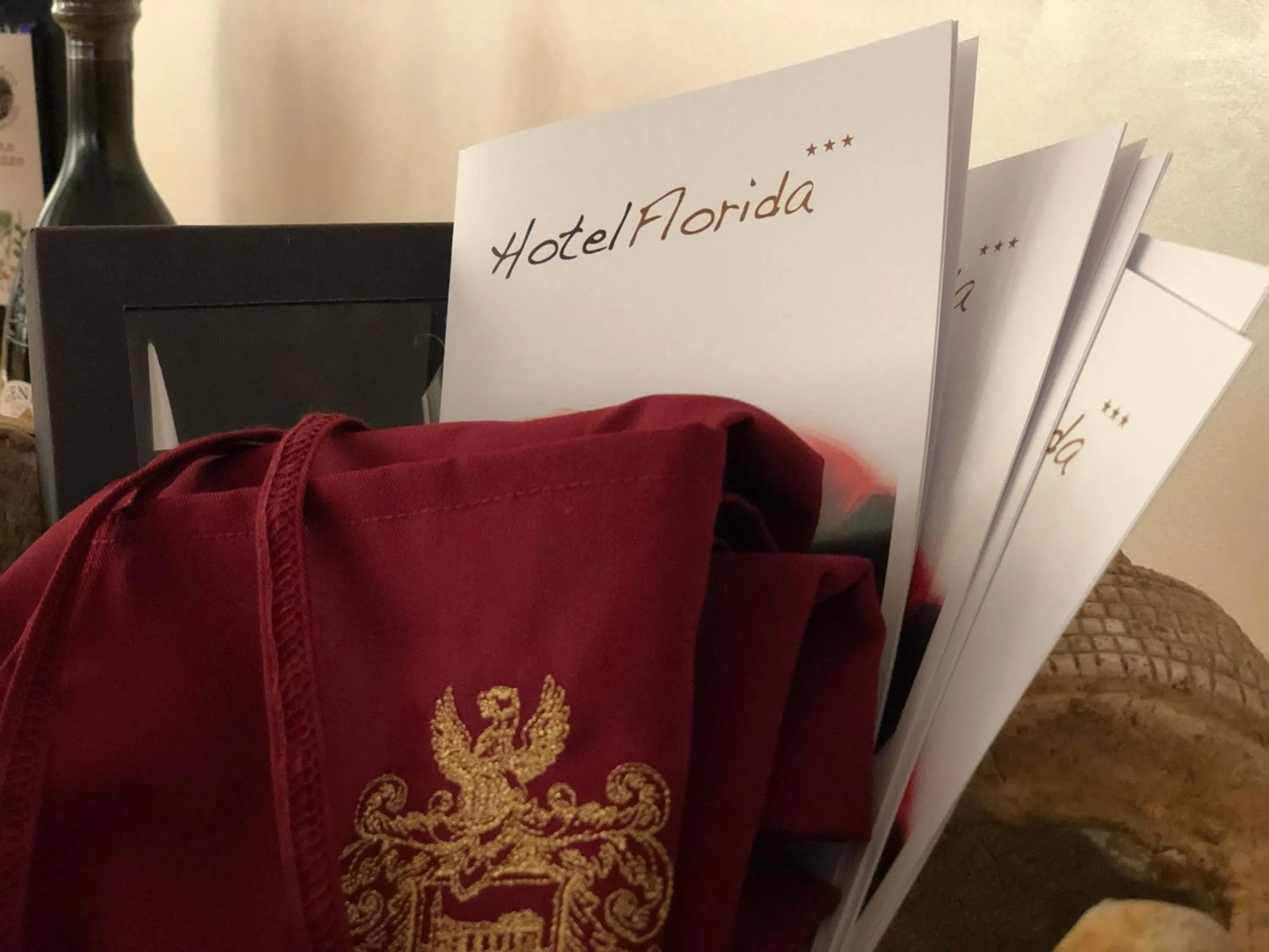 Drinks, Bed in Hotel Florida