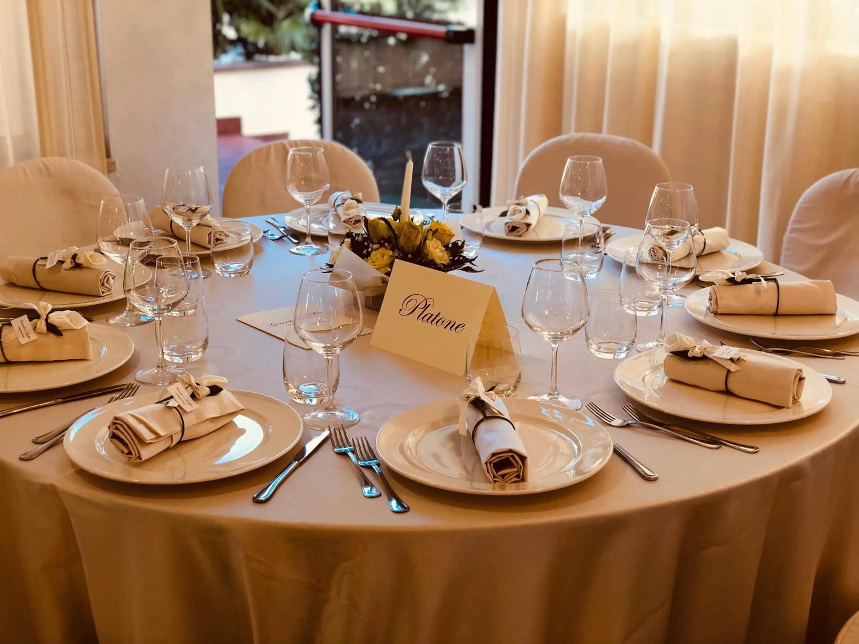 Restaurant/places to eat in Hotel Florida