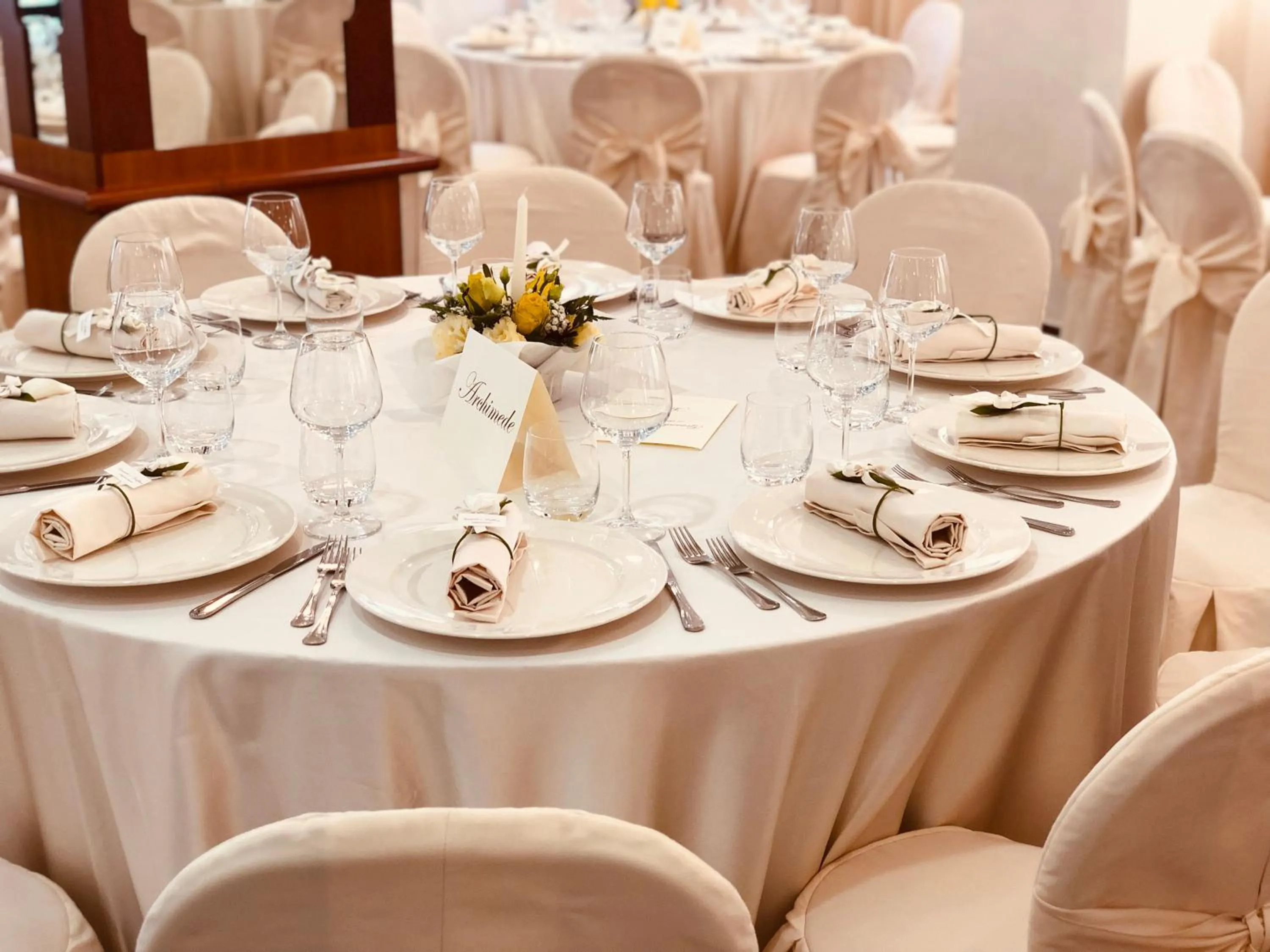 Restaurant/places to eat in Hotel Florida