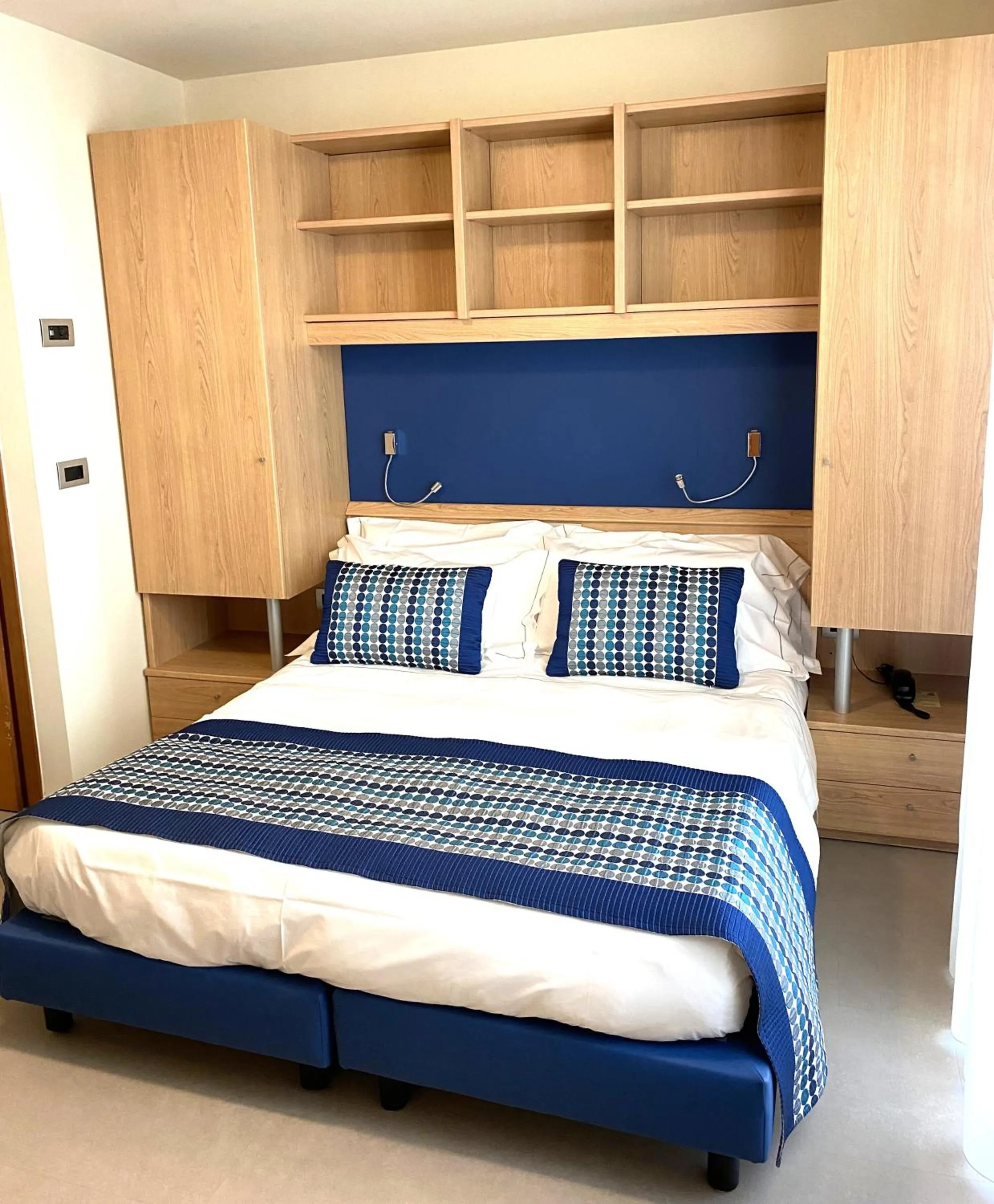 Restaurant/places to eat, Bed in Hotel Zurigo