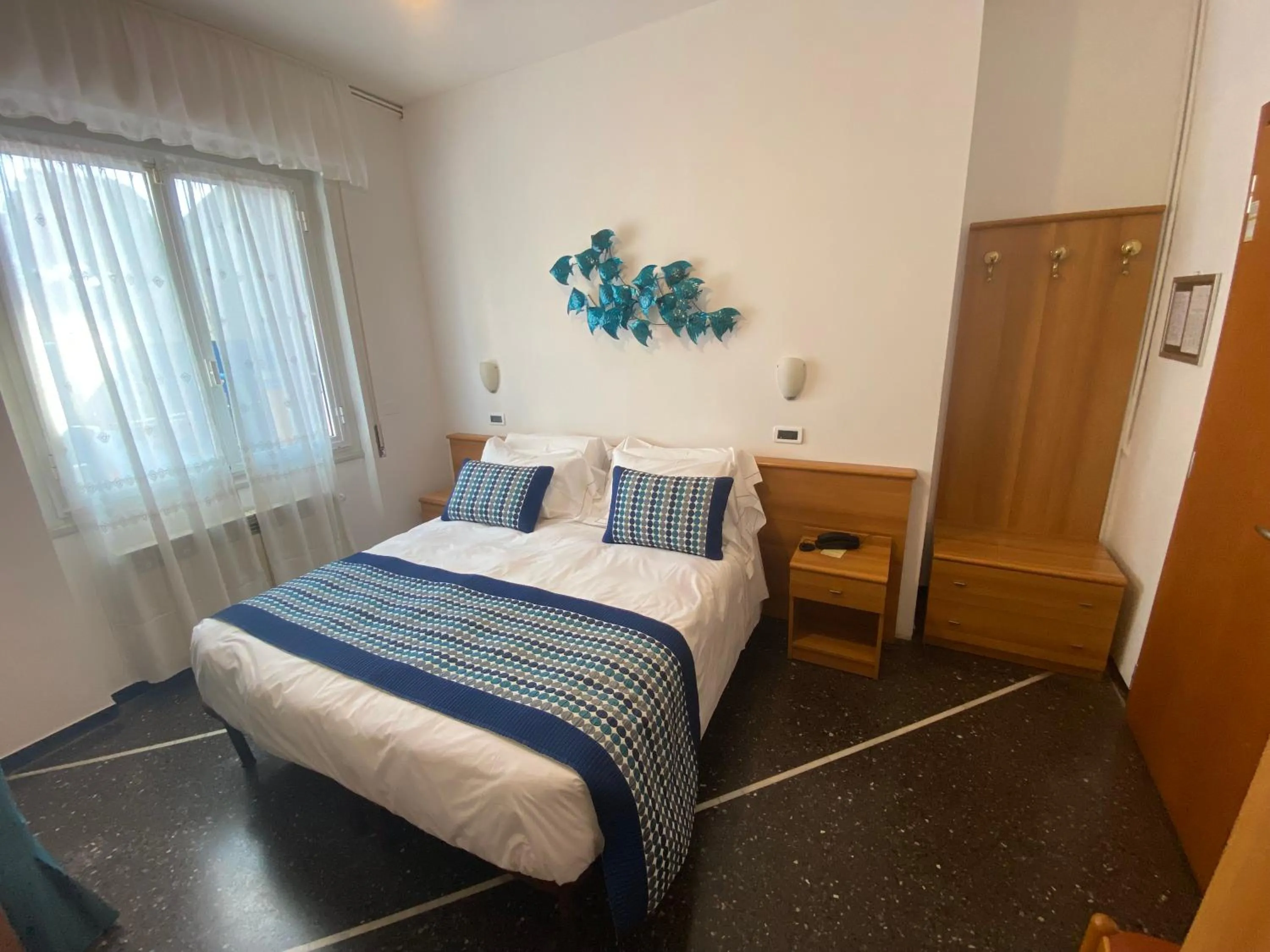 Restaurant/places to eat, Bed in Hotel Zurigo