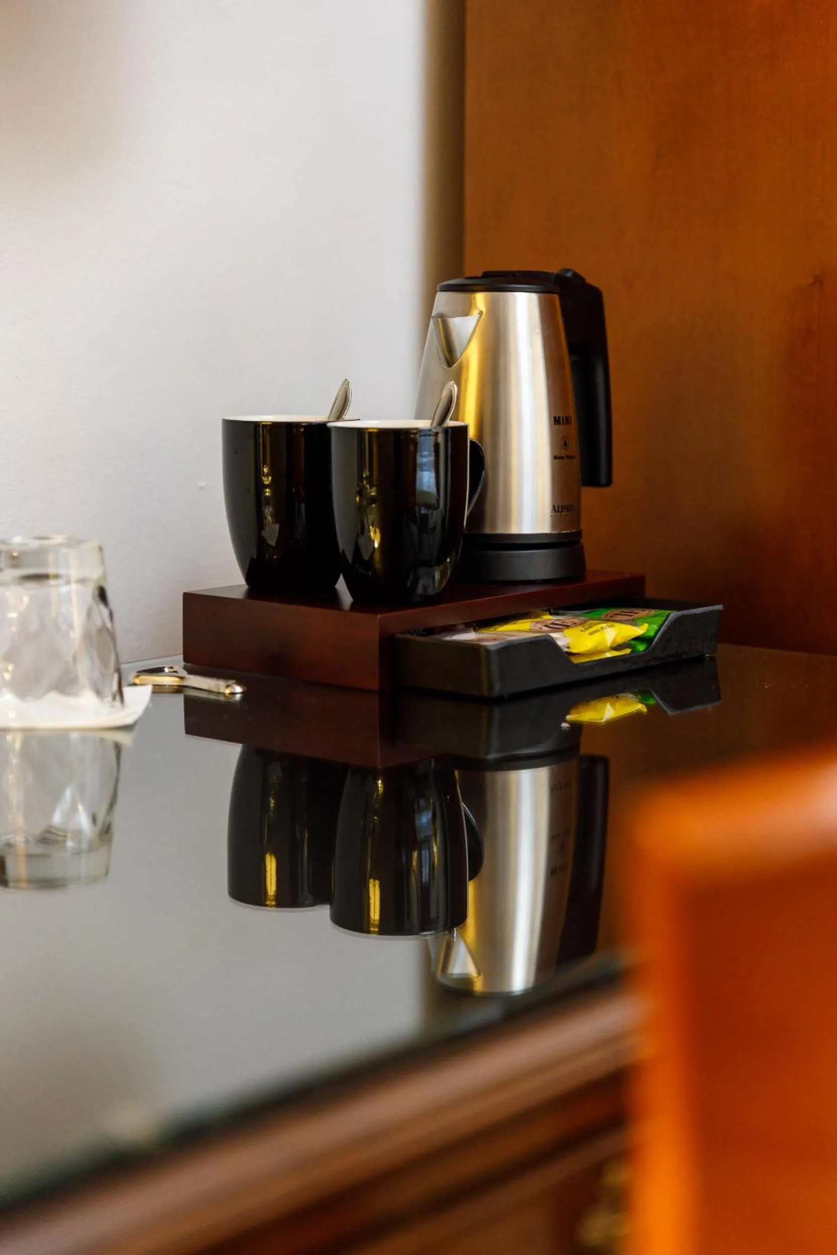 Coffee/tea facilities in Chin-Chin Hotel ehemals Bohemian Hotel