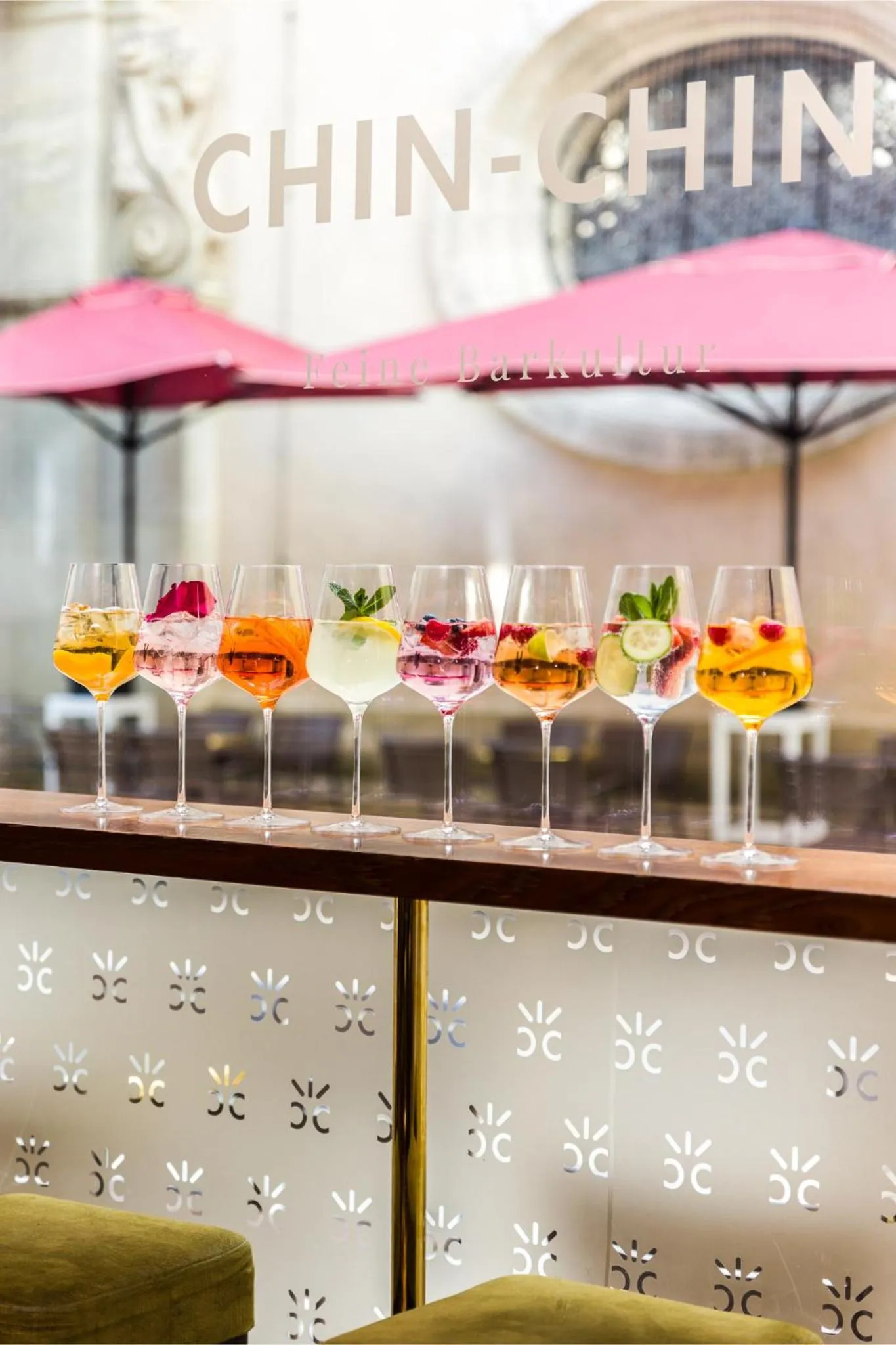 Lounge or bar in Chin-Chin Hotel ehemals Bohemian Hotel