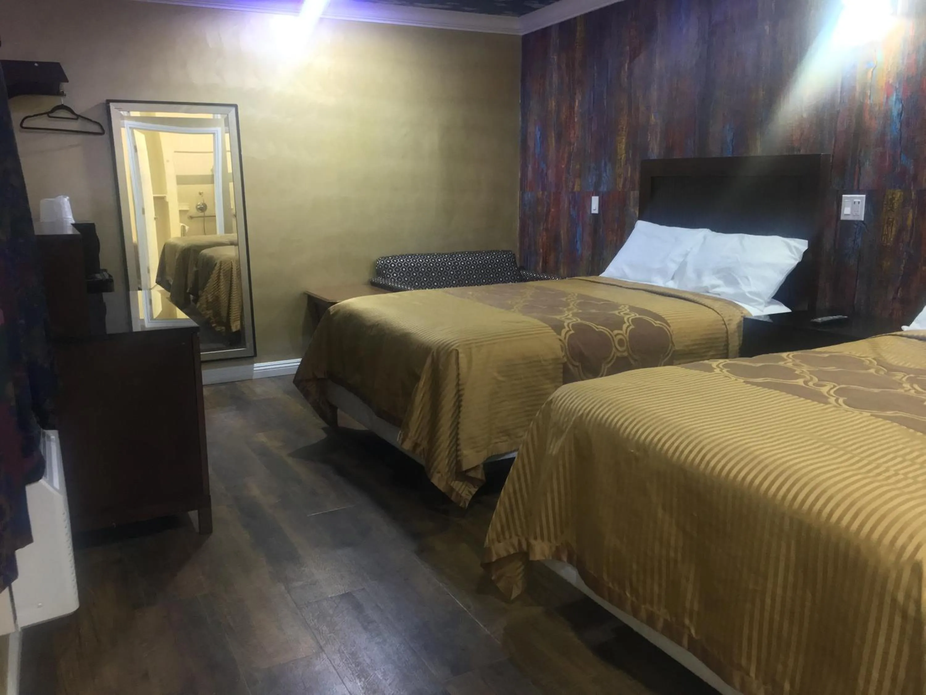 Bed in Villa Park Motel