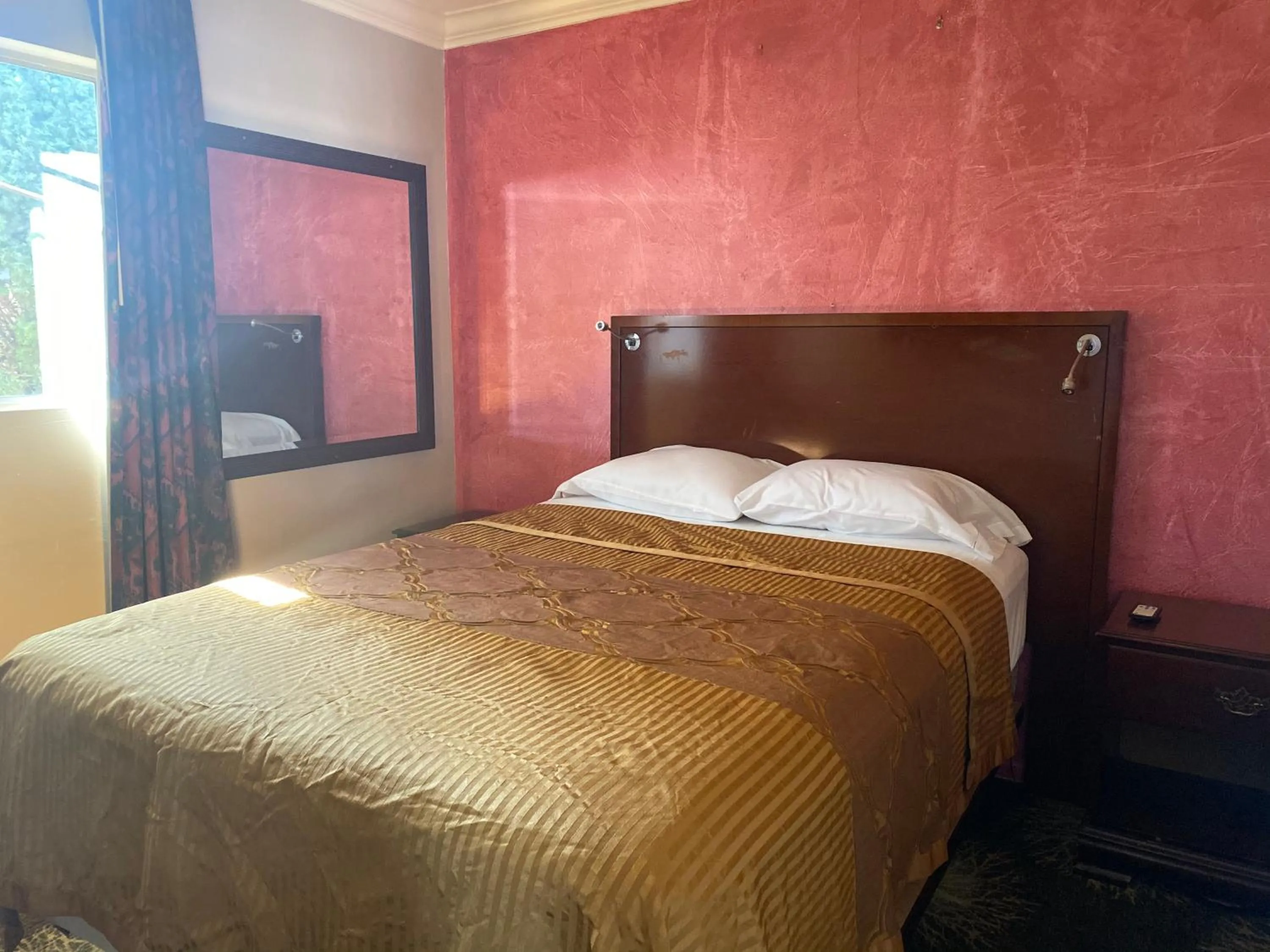 Bed in Villa Park Motel