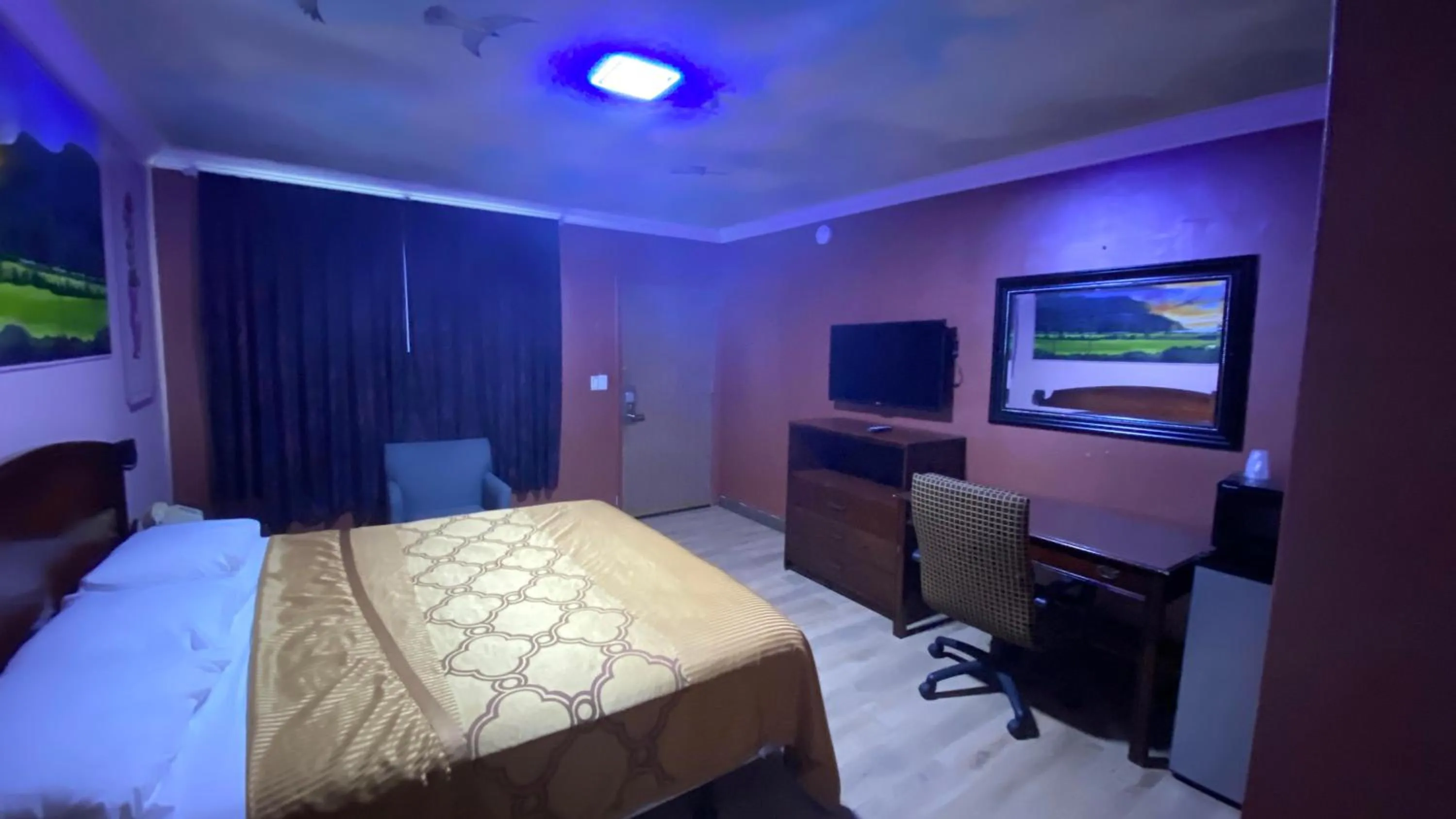 Bed in Villa Park Motel