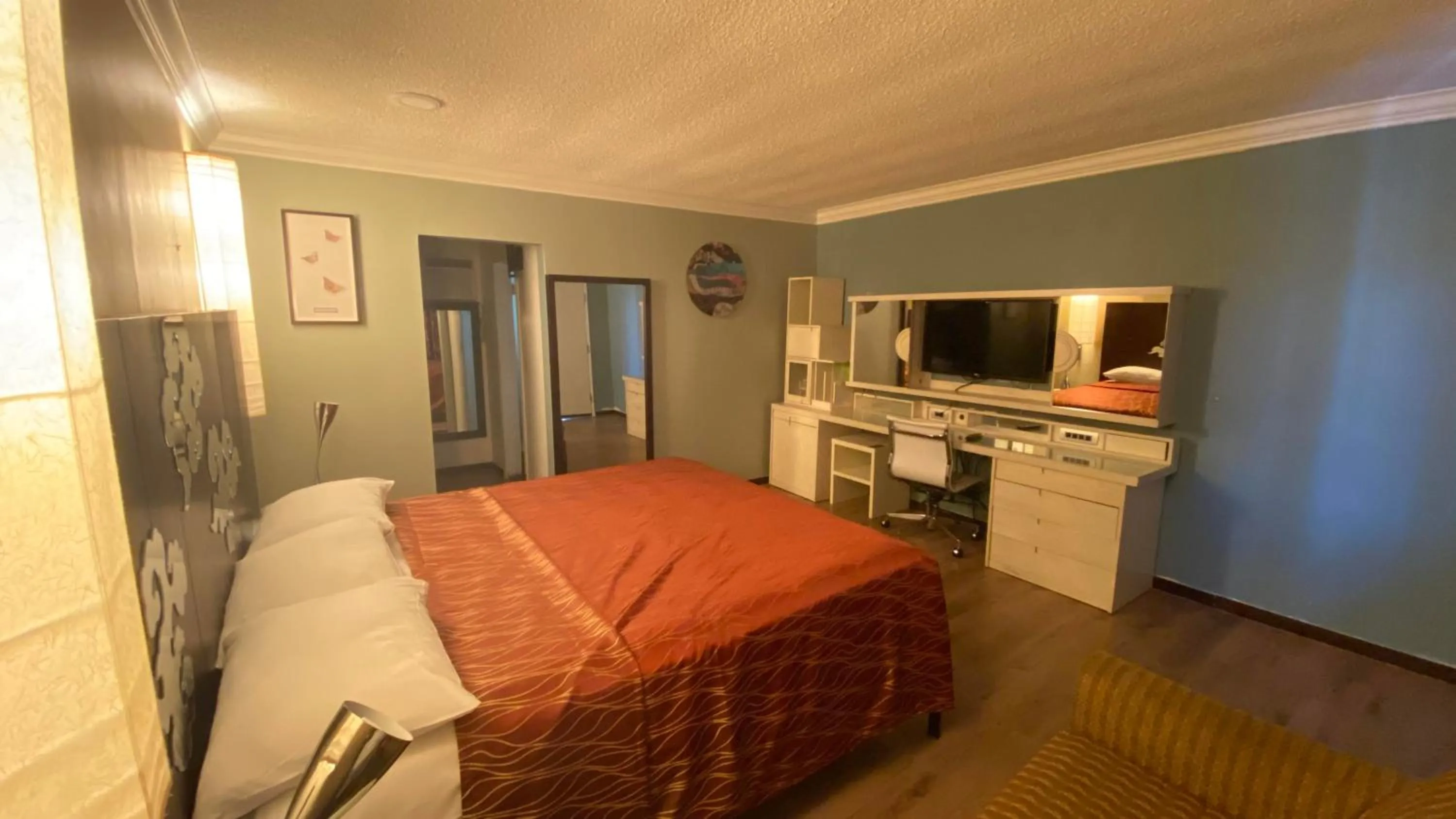 Photo of the whole room, Bed in Villa Park Motel