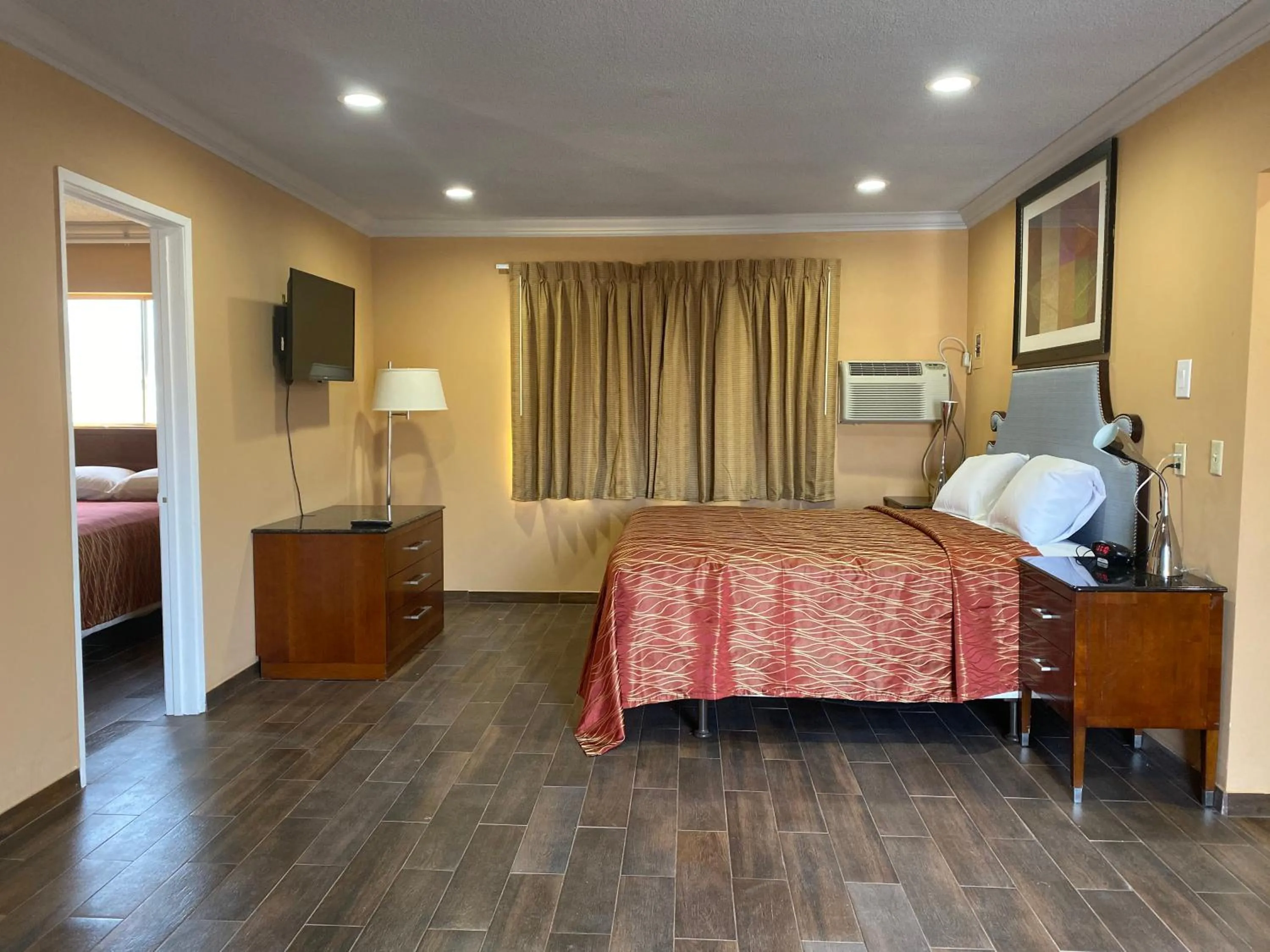 Photo of the whole room, Bed in Villa Park Motel