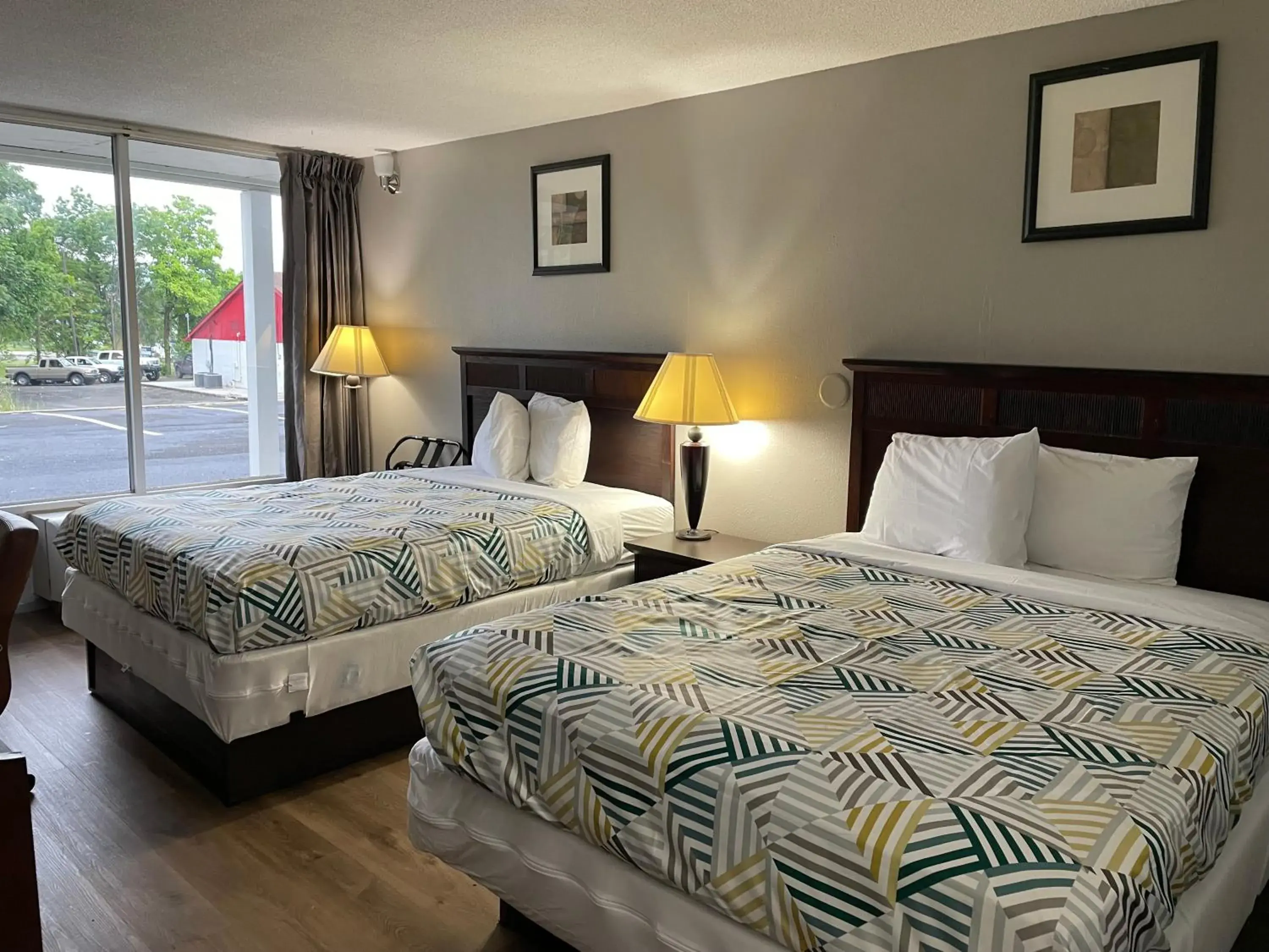 Queen Room with Two Queen Beds - Non-Smoking in Motel 6 Wytheville VA Queen Room with Two Queen Beds - Non-Smoking in Motel 6 Wytheville VA