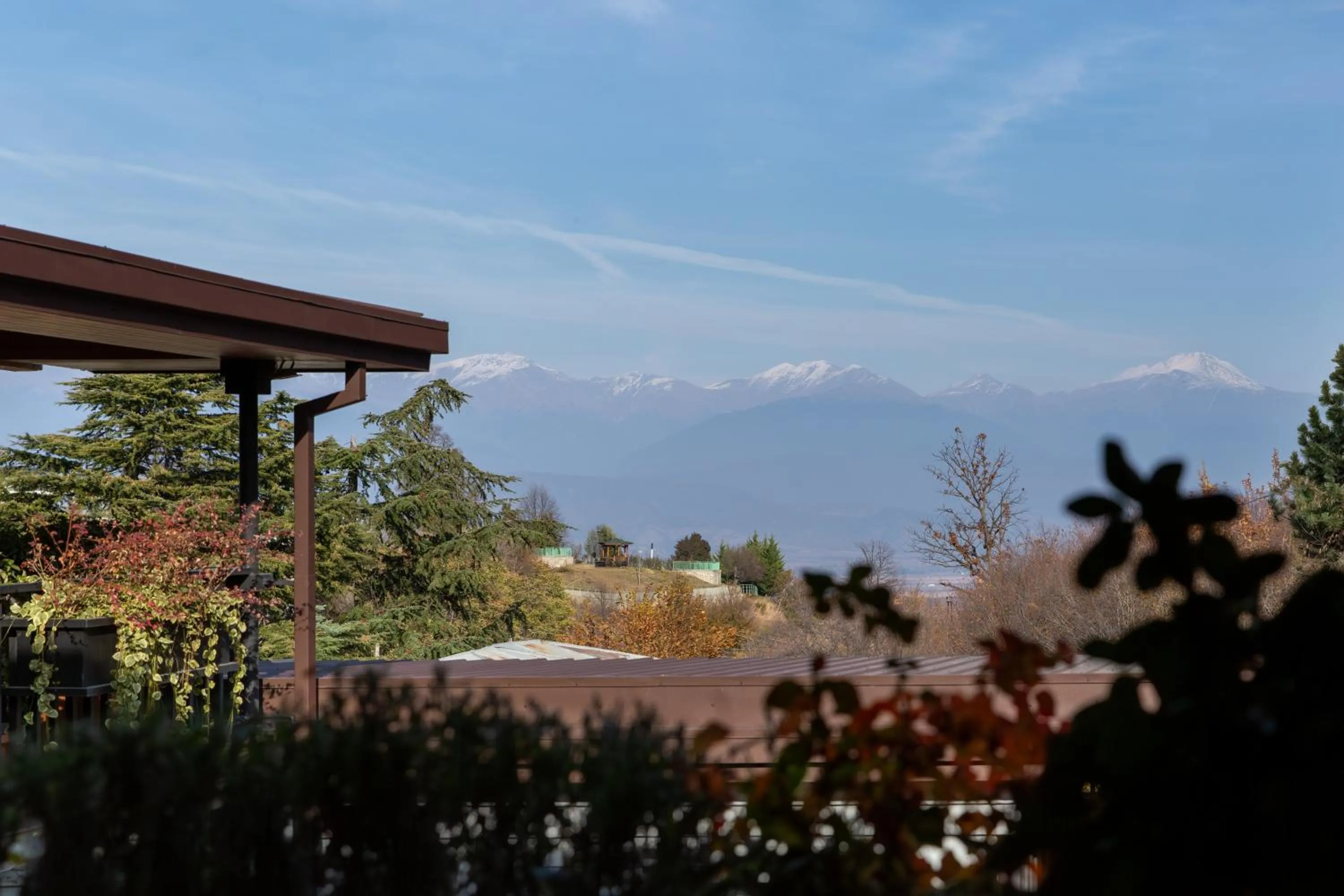 Mountain view in Seventeen Rooms