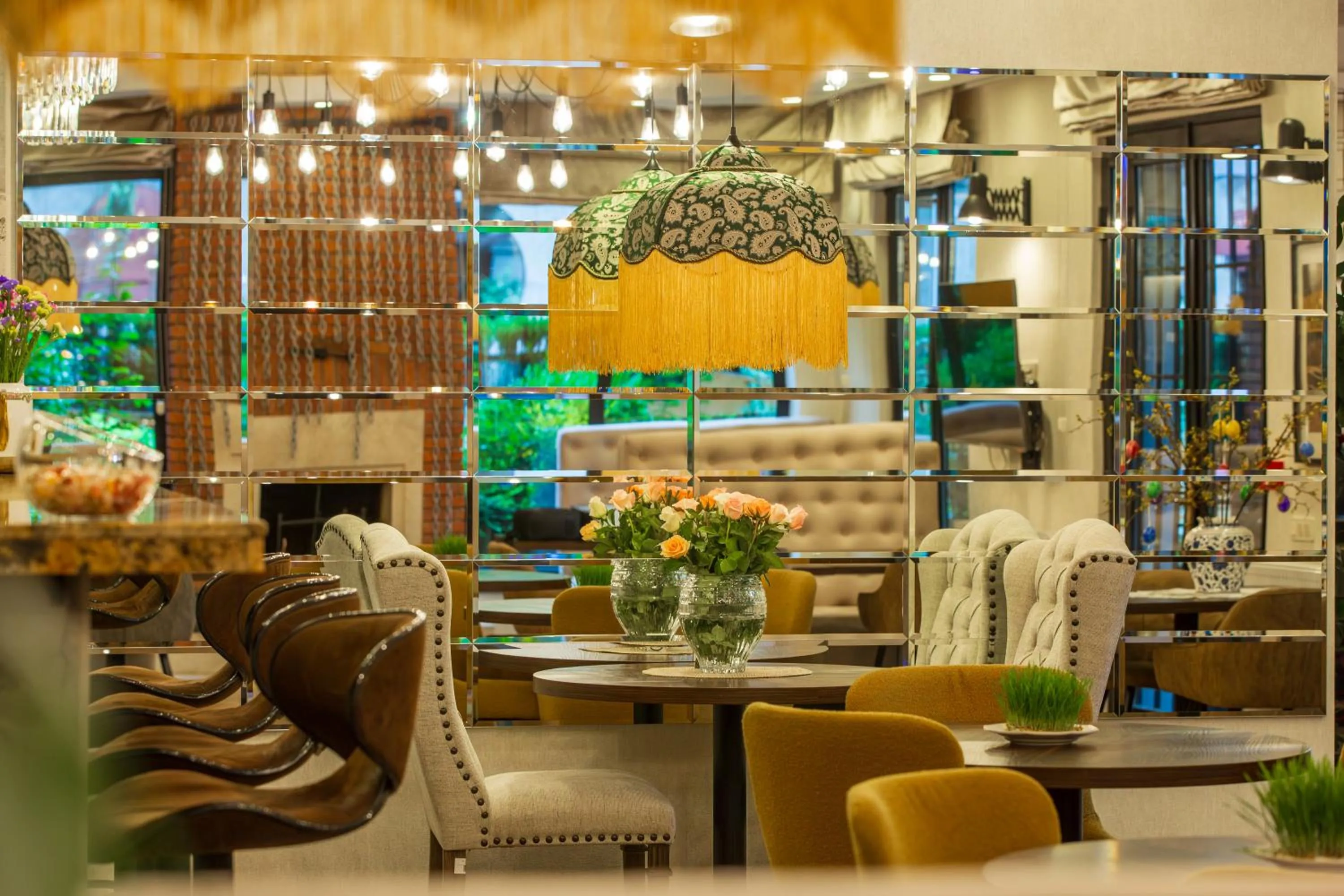 Restaurant/places to eat in Seventeen Rooms