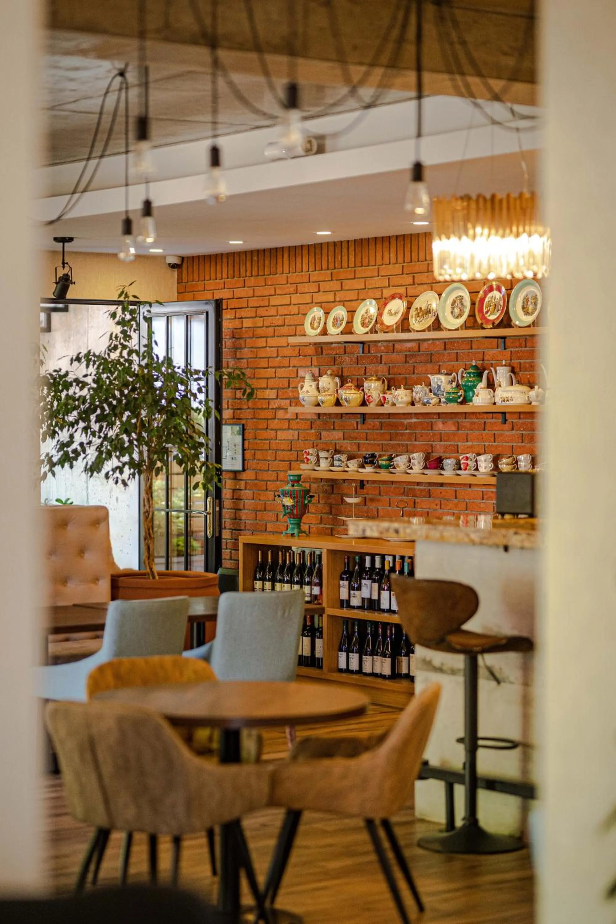 Restaurant/places to eat in Seventeen Rooms