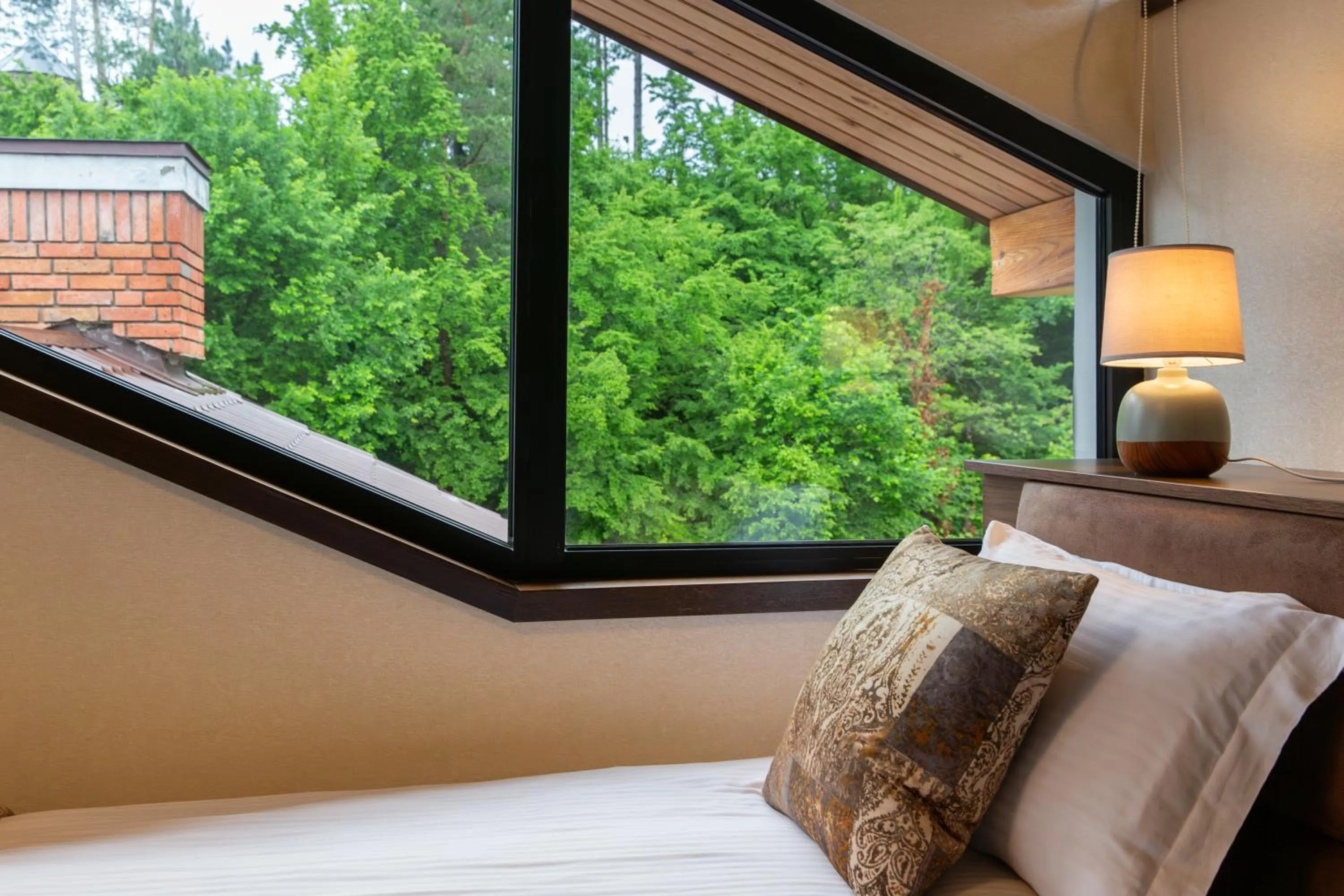 View (from property/room), Bed in Seventeen Rooms