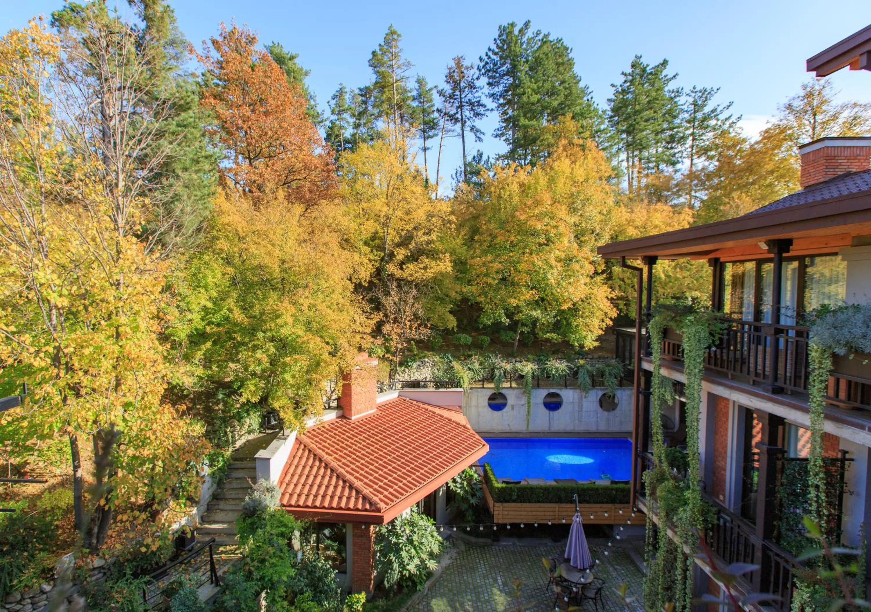 Pool view in Seventeen Rooms