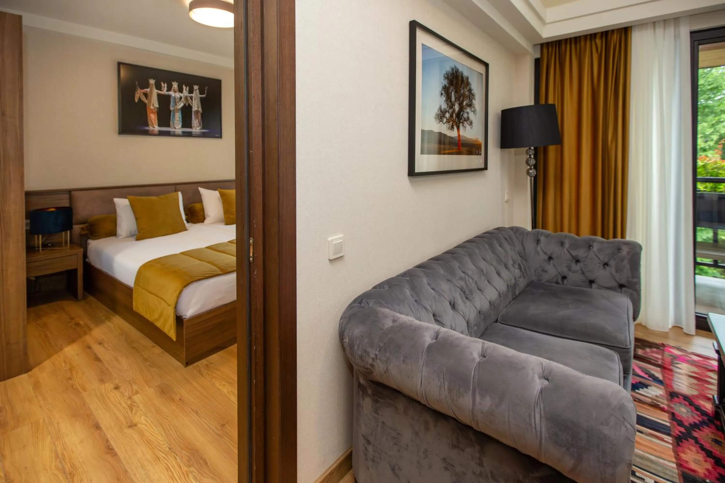 Seating area, Bed in Seventeen Rooms