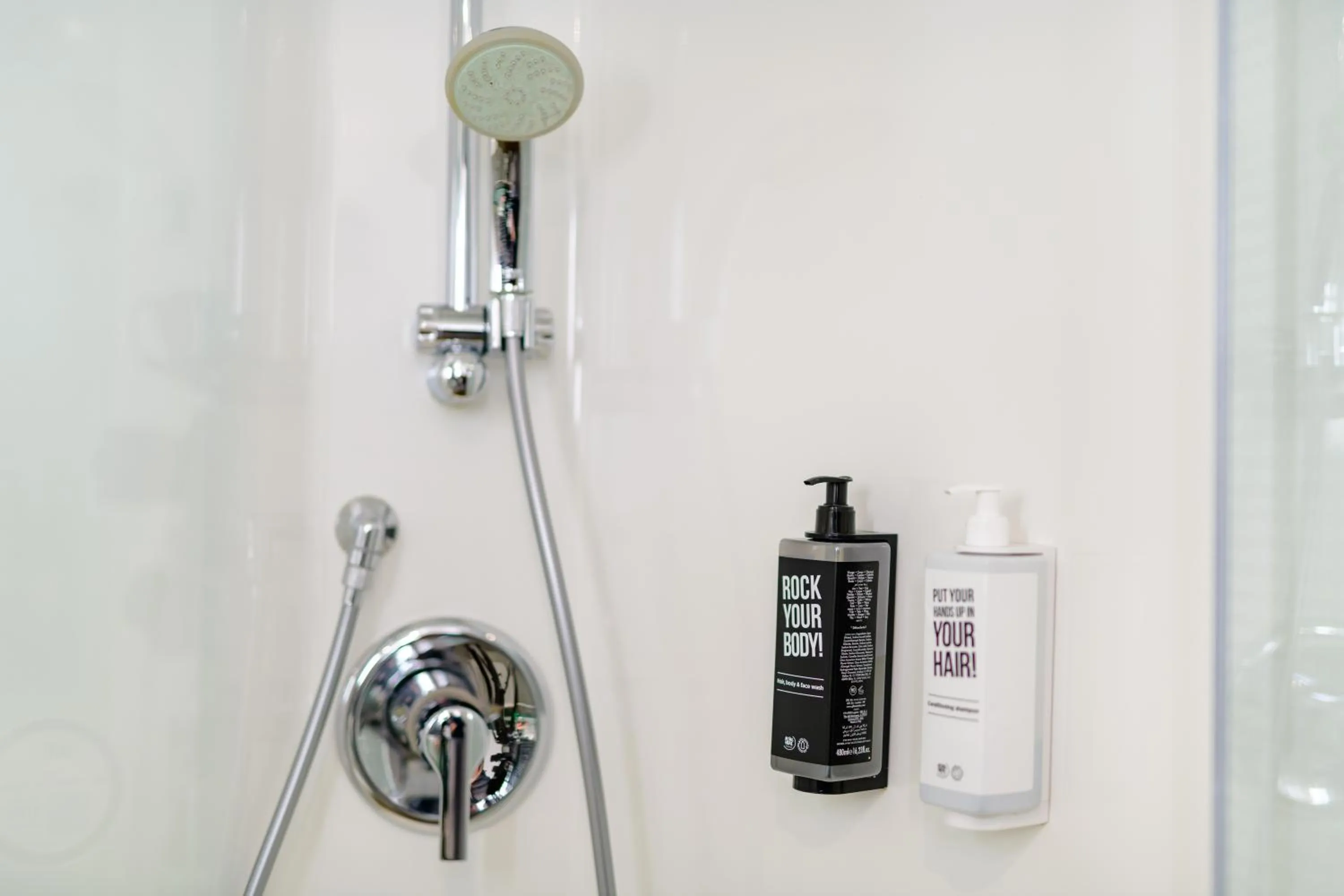 Shower in ibis Köln Frechen