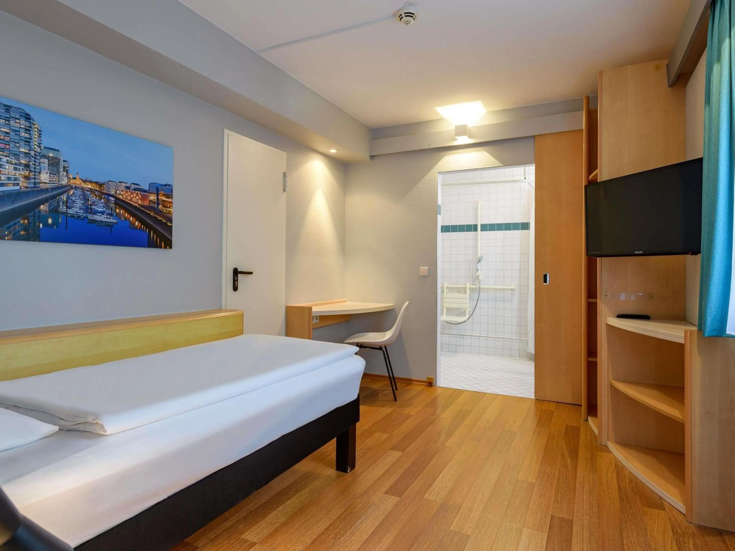 Bed in ibis Köln Frechen