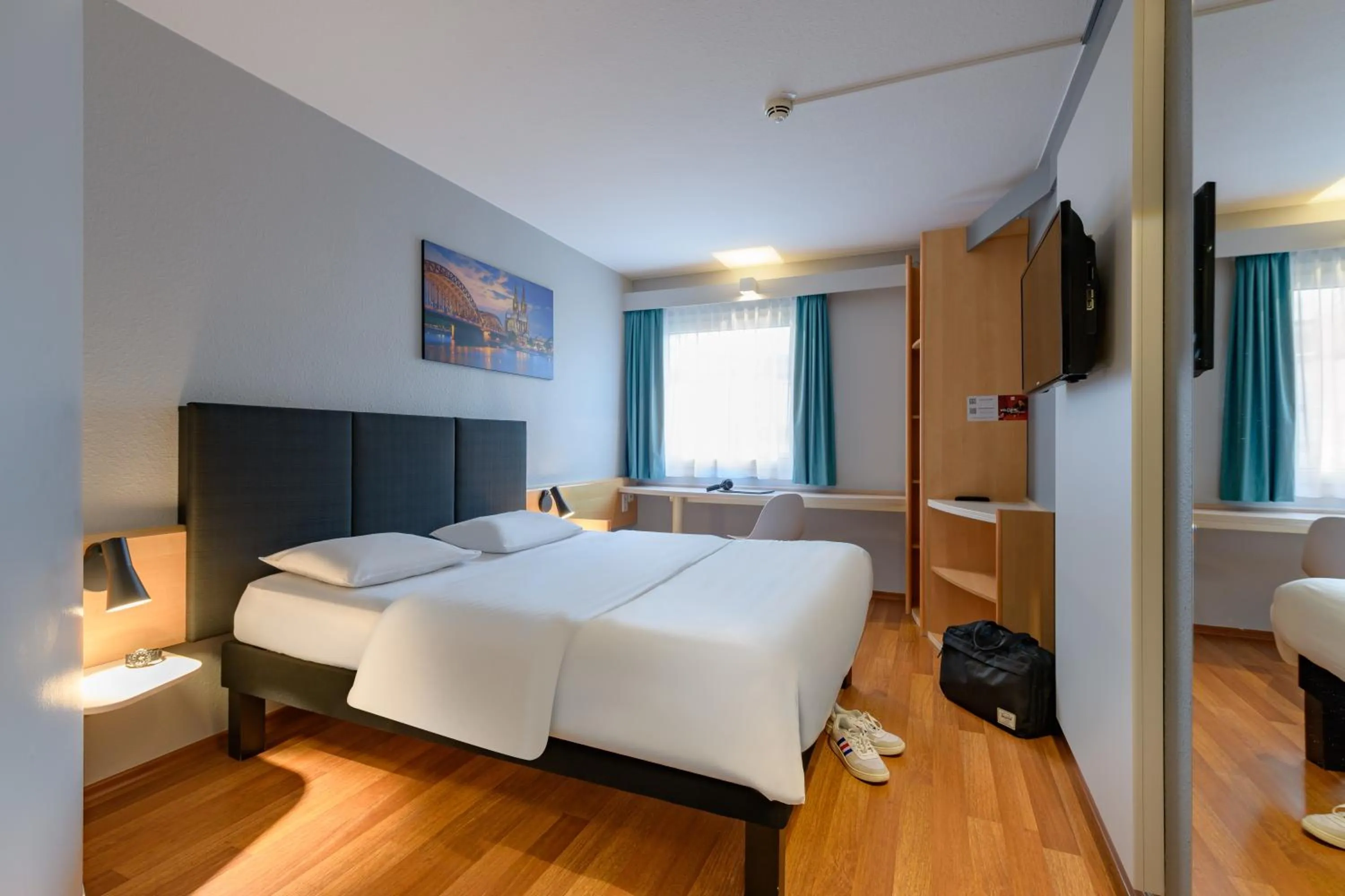 TV and multimedia, Bed in ibis Köln Frechen