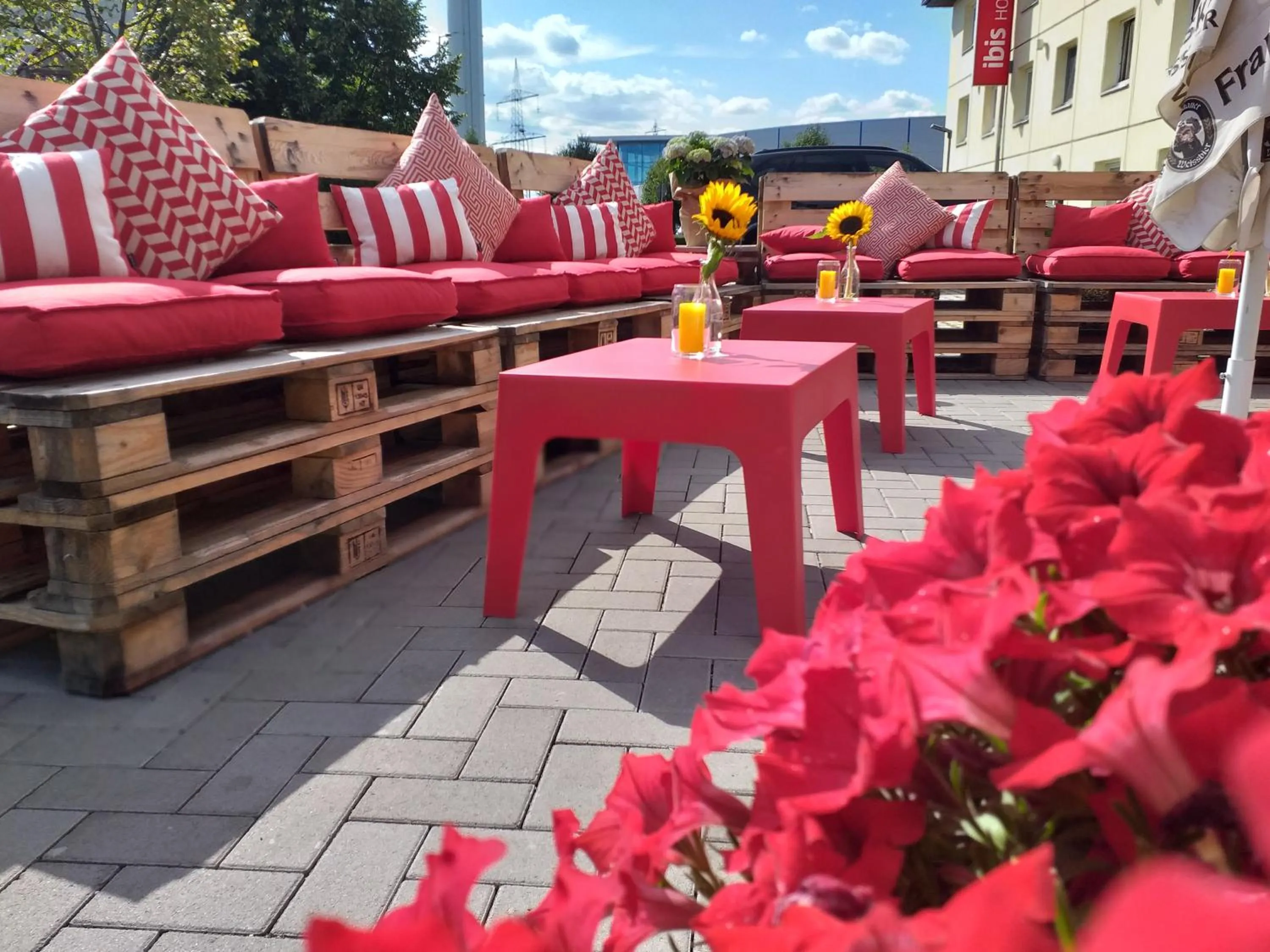 Seating area in ibis Köln Frechen