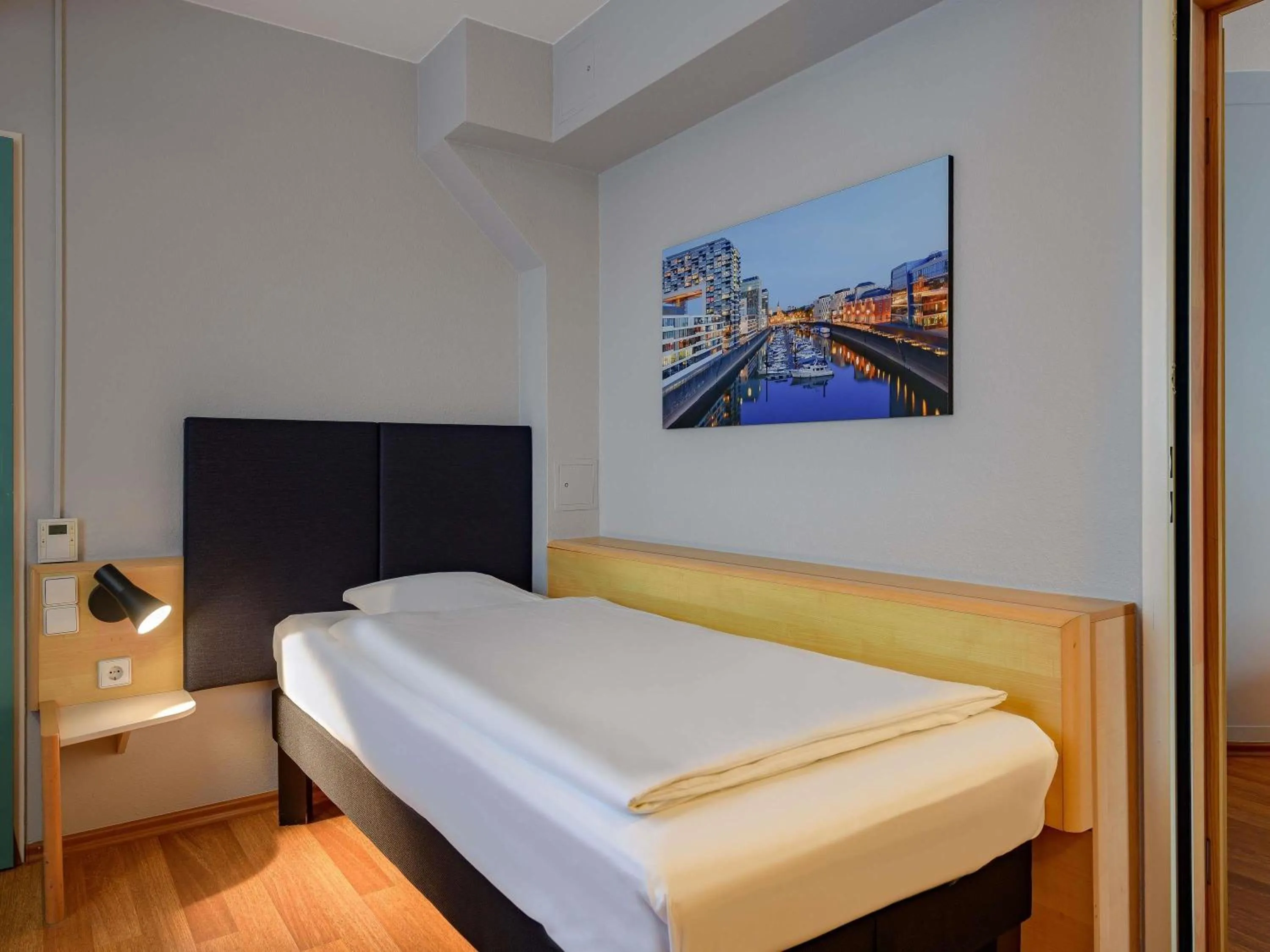 Bed in ibis Köln Frechen