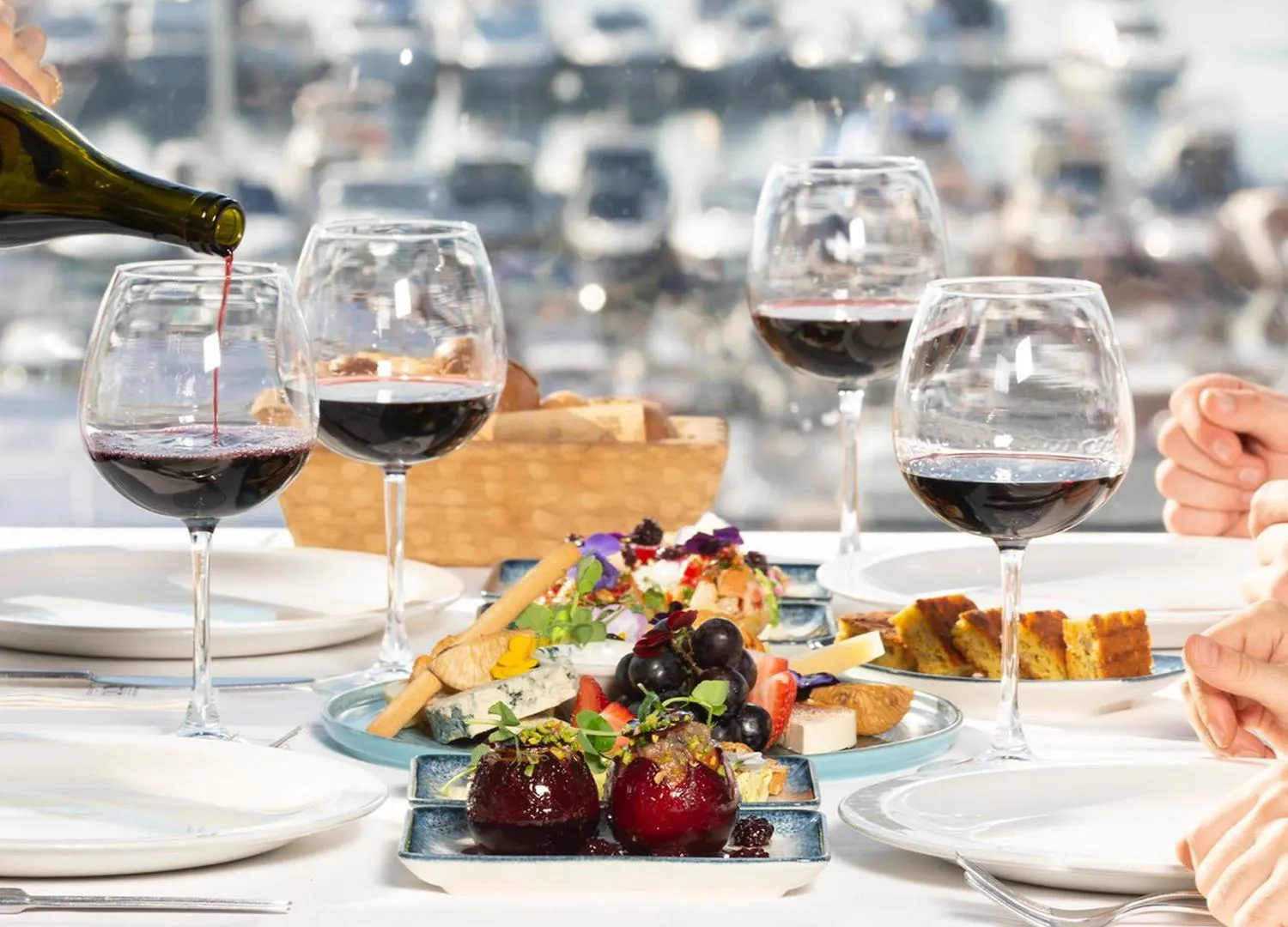 Restaurant/places to eat in Wyndham Grand Istanbul Kalamış Marina Hotel