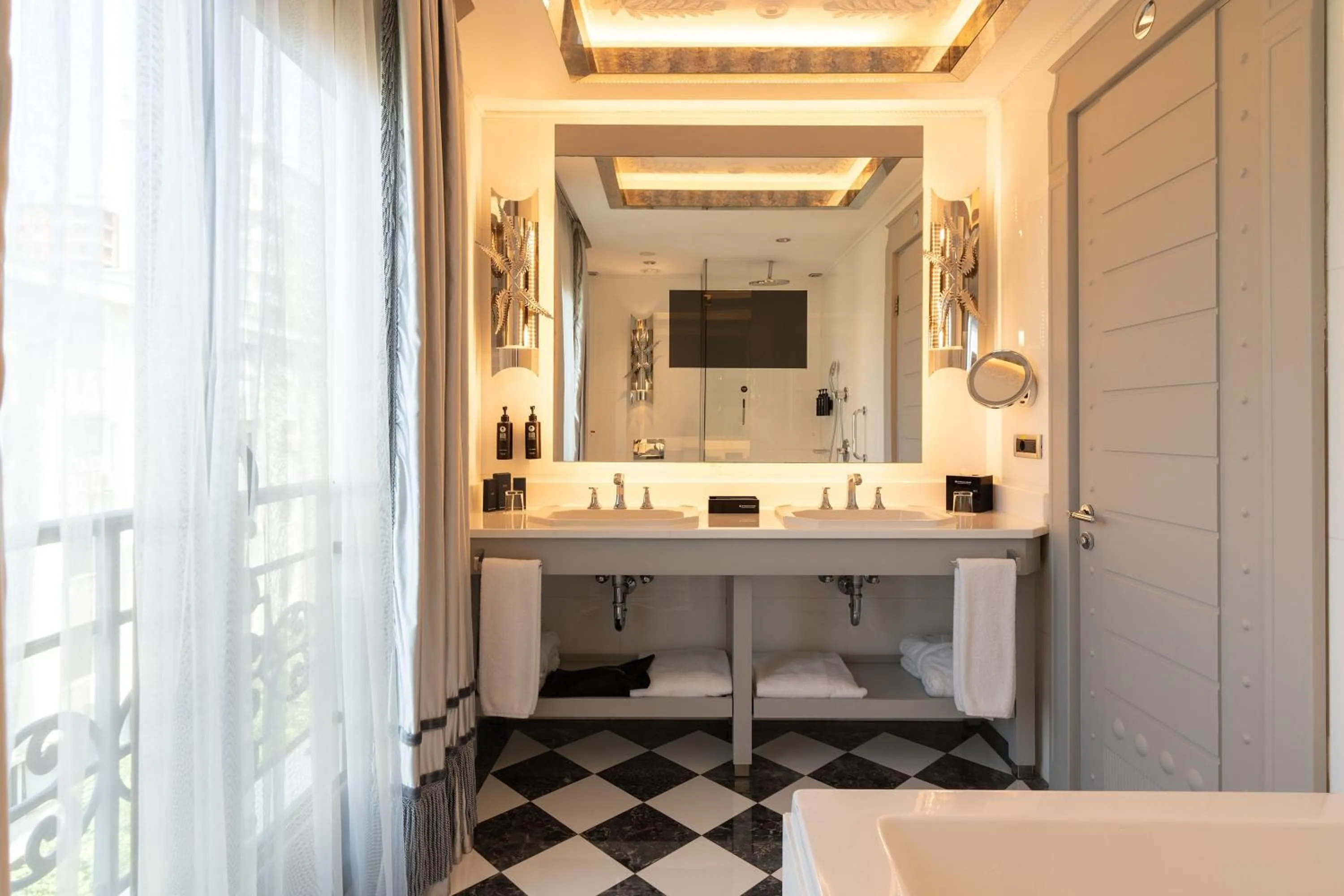 Bathroom in Wyndham Grand Istanbul Kalamış Marina Hotel