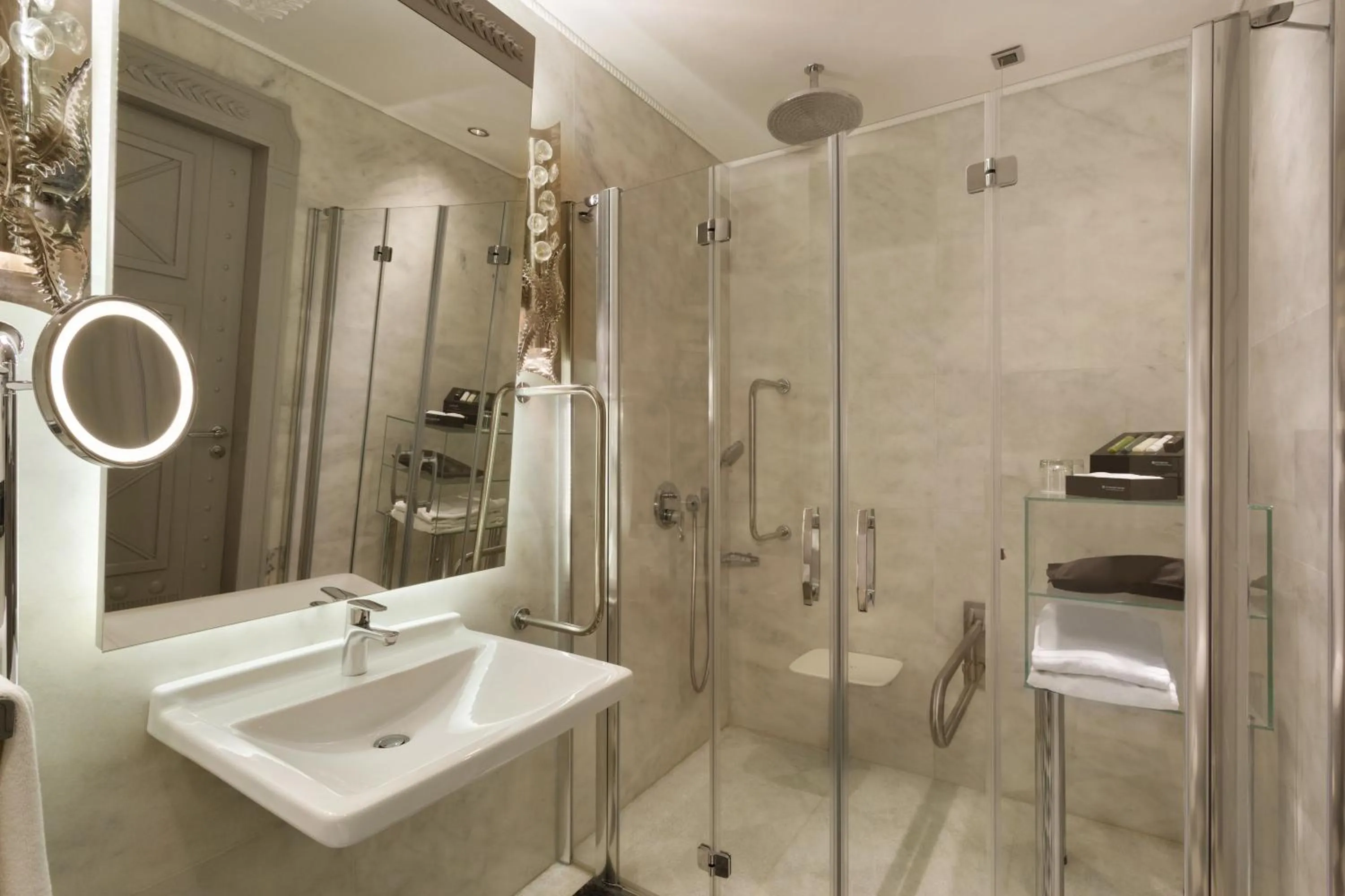 Shower in Wyndham Grand Istanbul Kalamış Marina Hotel