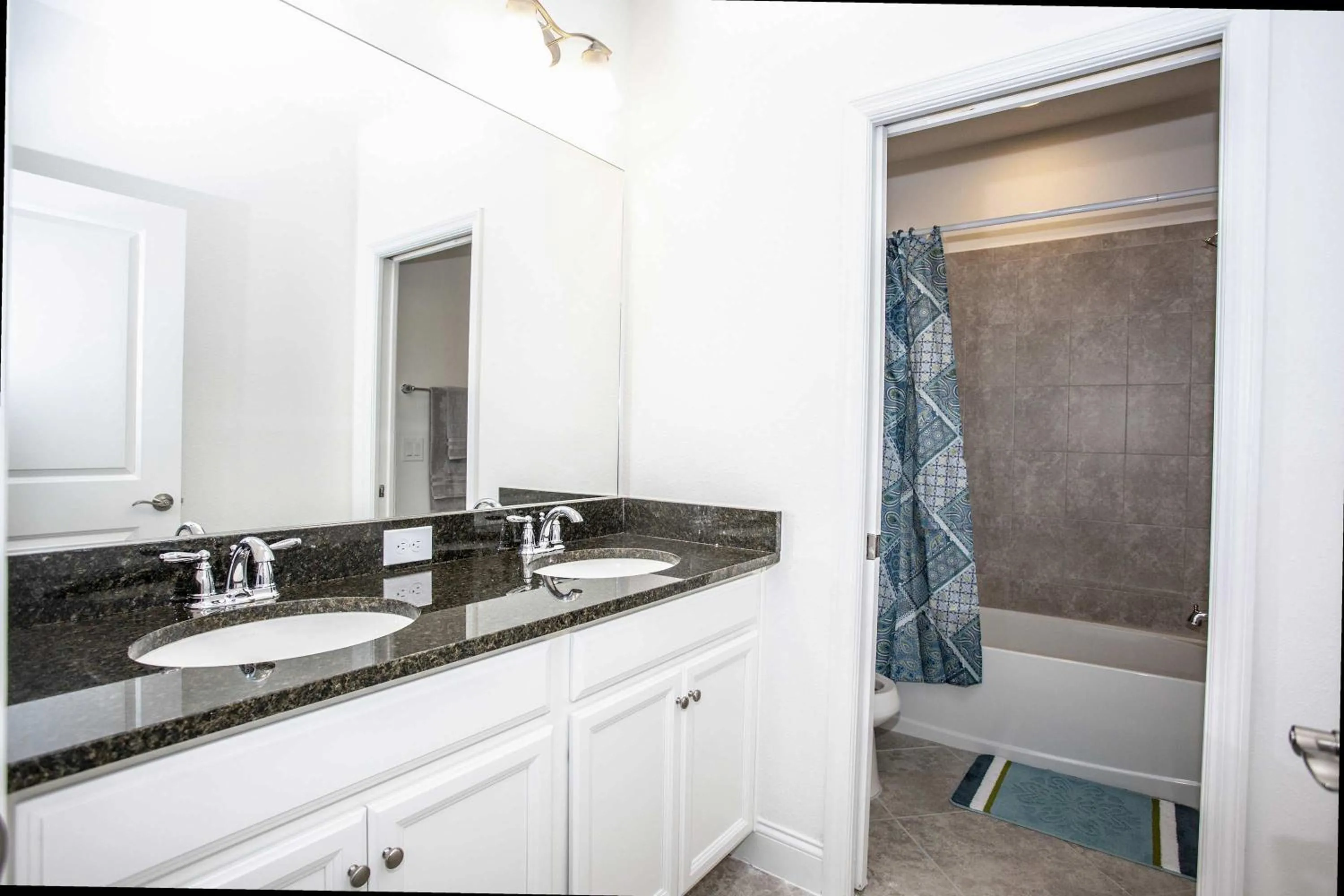 Stunning 5 Bd Home w/ Pool Close to Disney 174